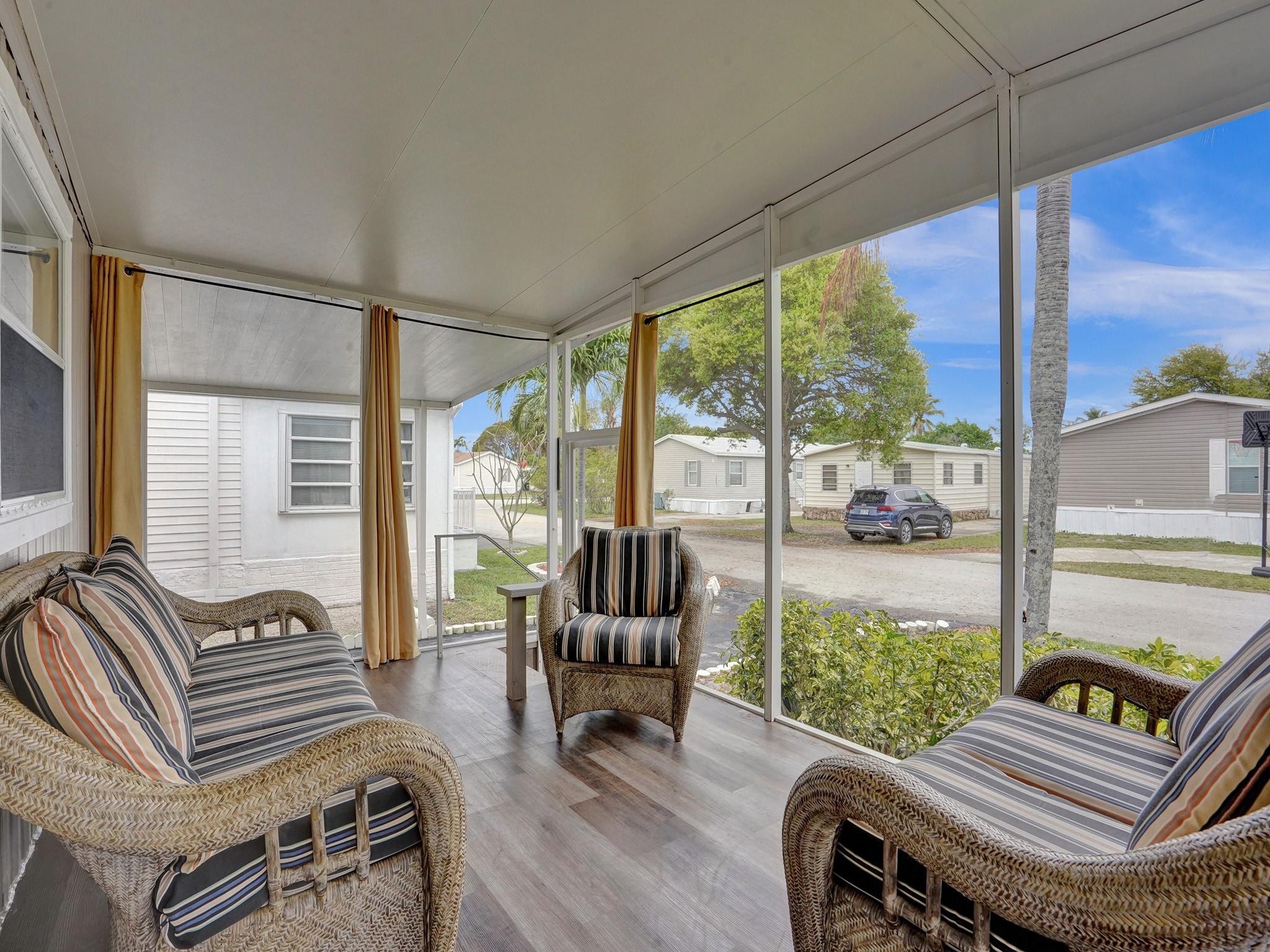 RAVENSWOOD ESTATES & MARI - Residential
