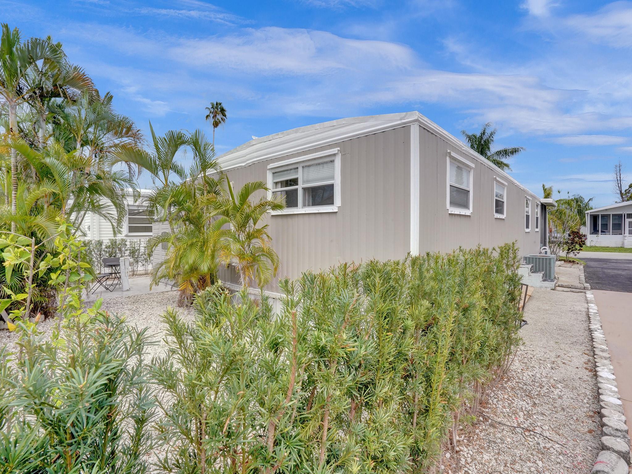 RAVENSWOOD ESTATES & MARI - Residential