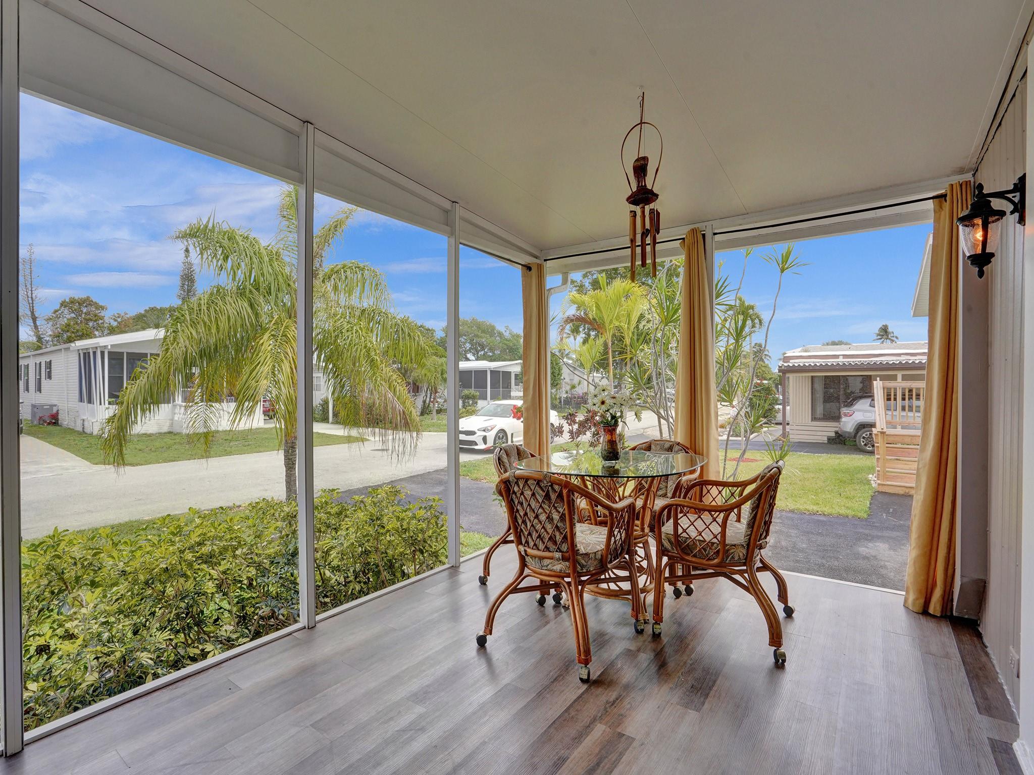 RAVENSWOOD ESTATES & MARI - Residential