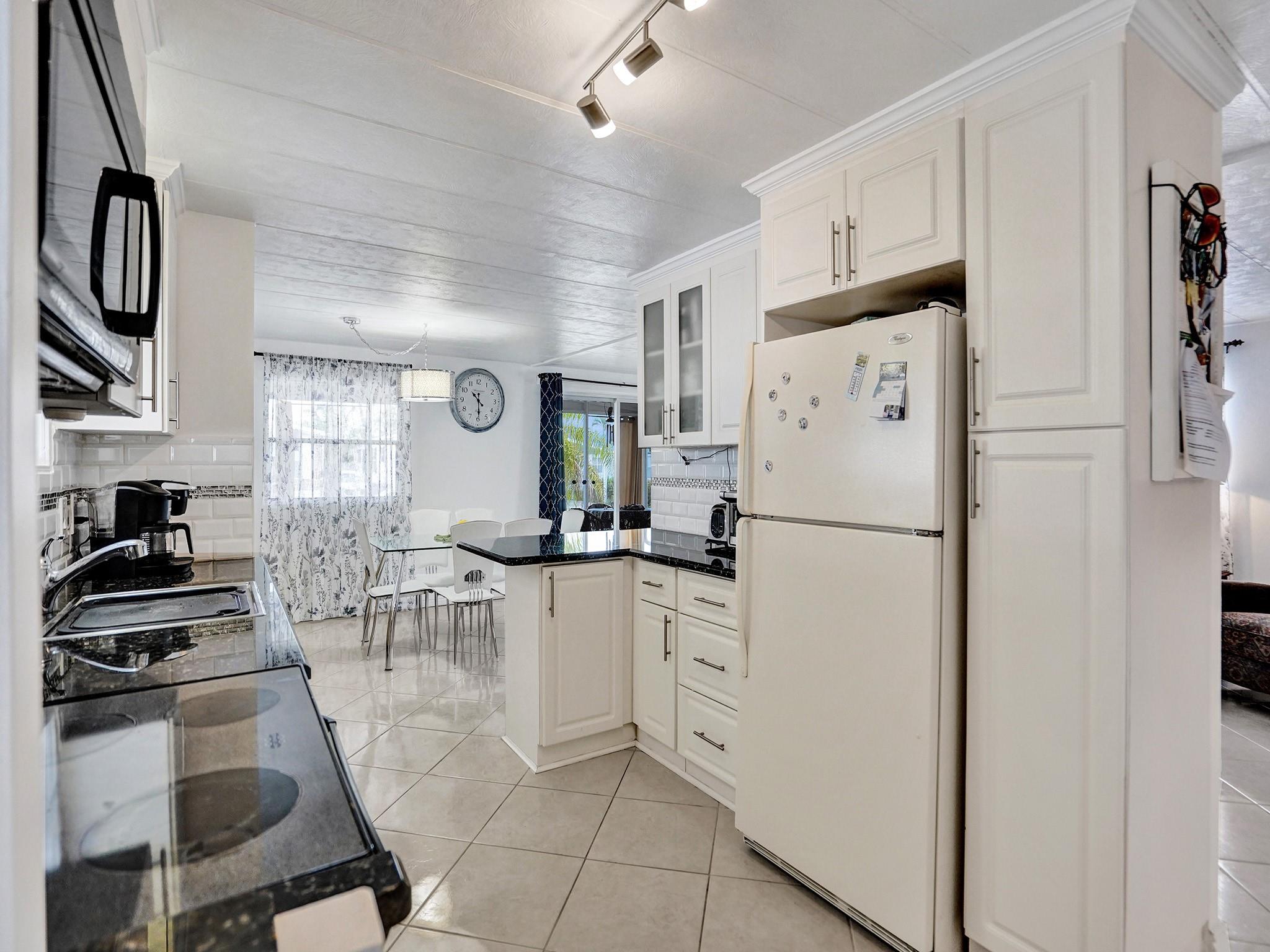 RAVENSWOOD ESTATES & MARI - Residential