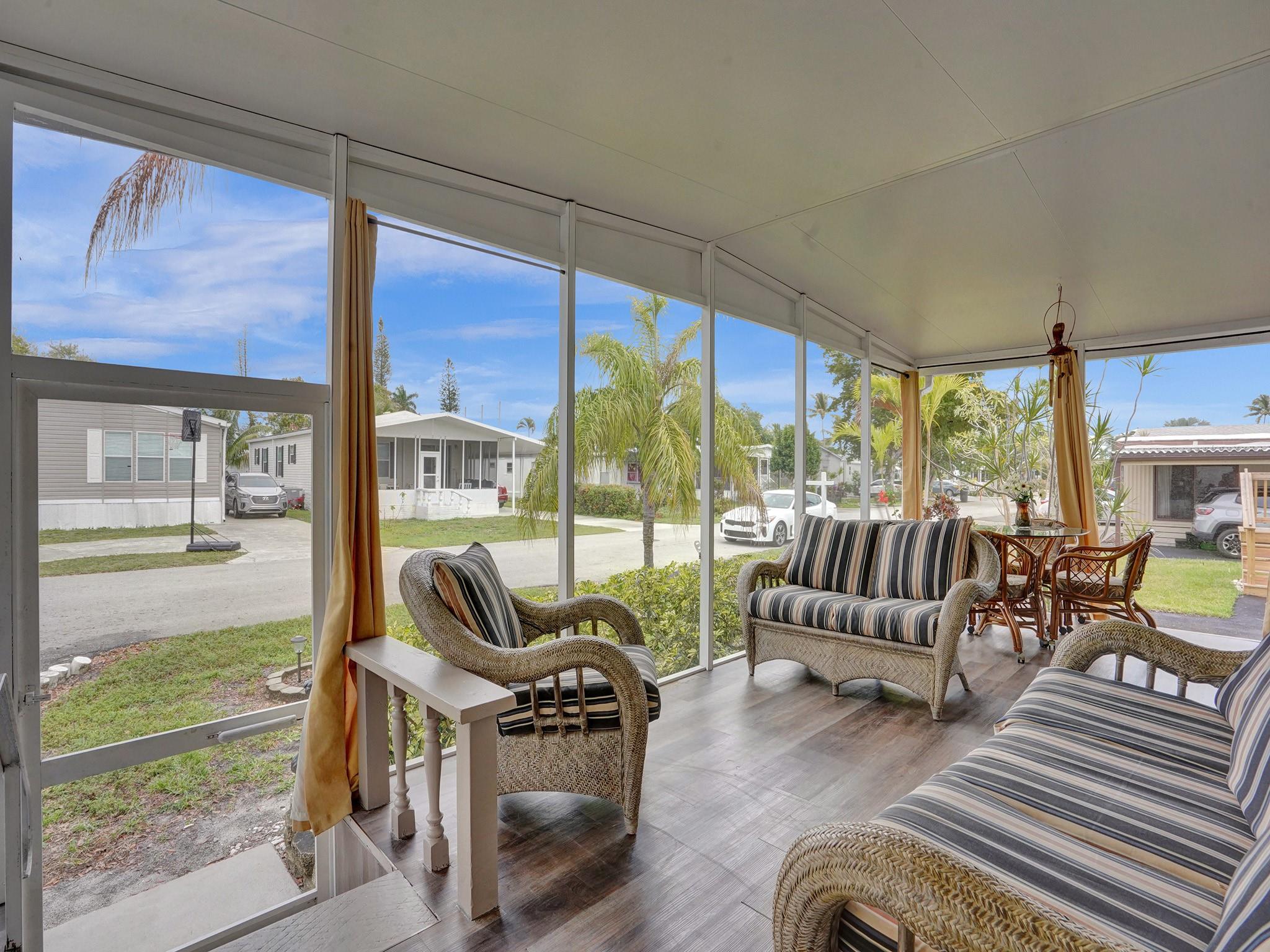 RAVENSWOOD ESTATES & MARI - Residential