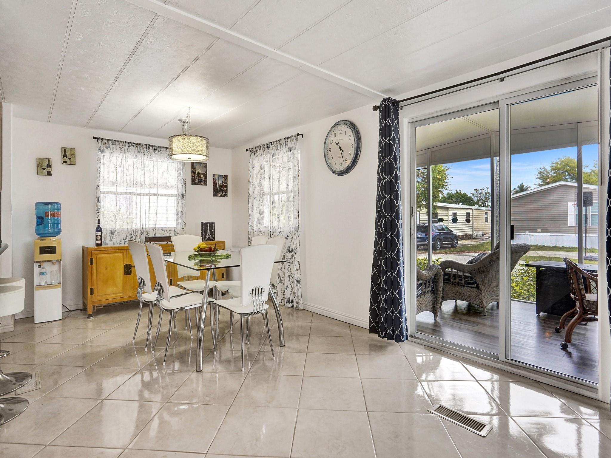 RAVENSWOOD ESTATES & MARI - Residential
