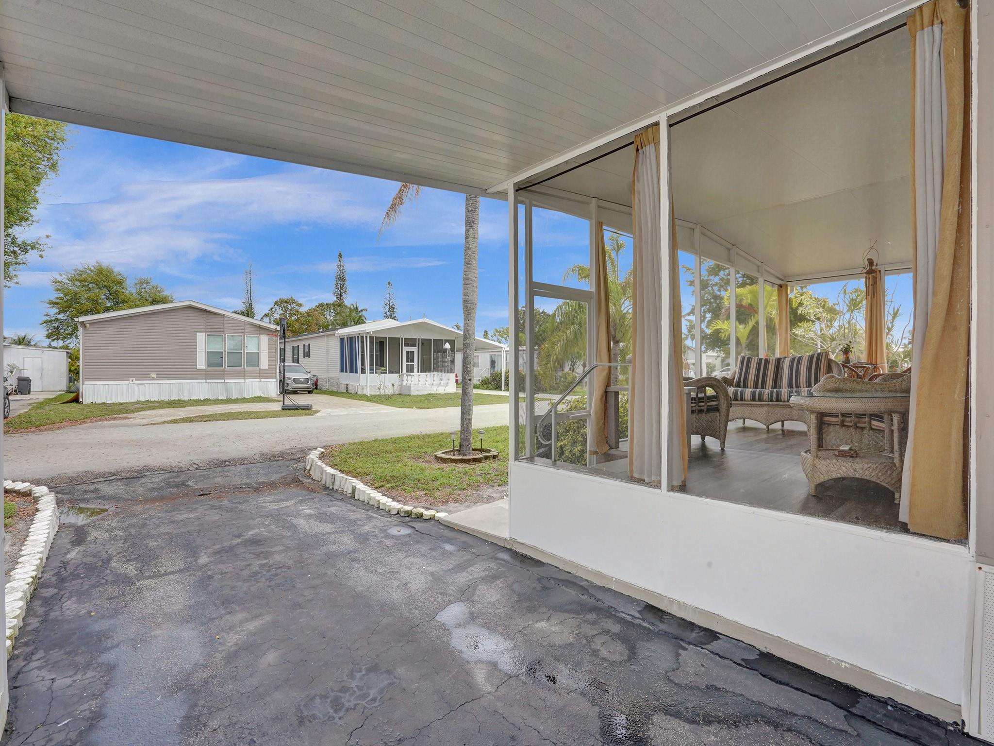 RAVENSWOOD ESTATES & MARI - Residential