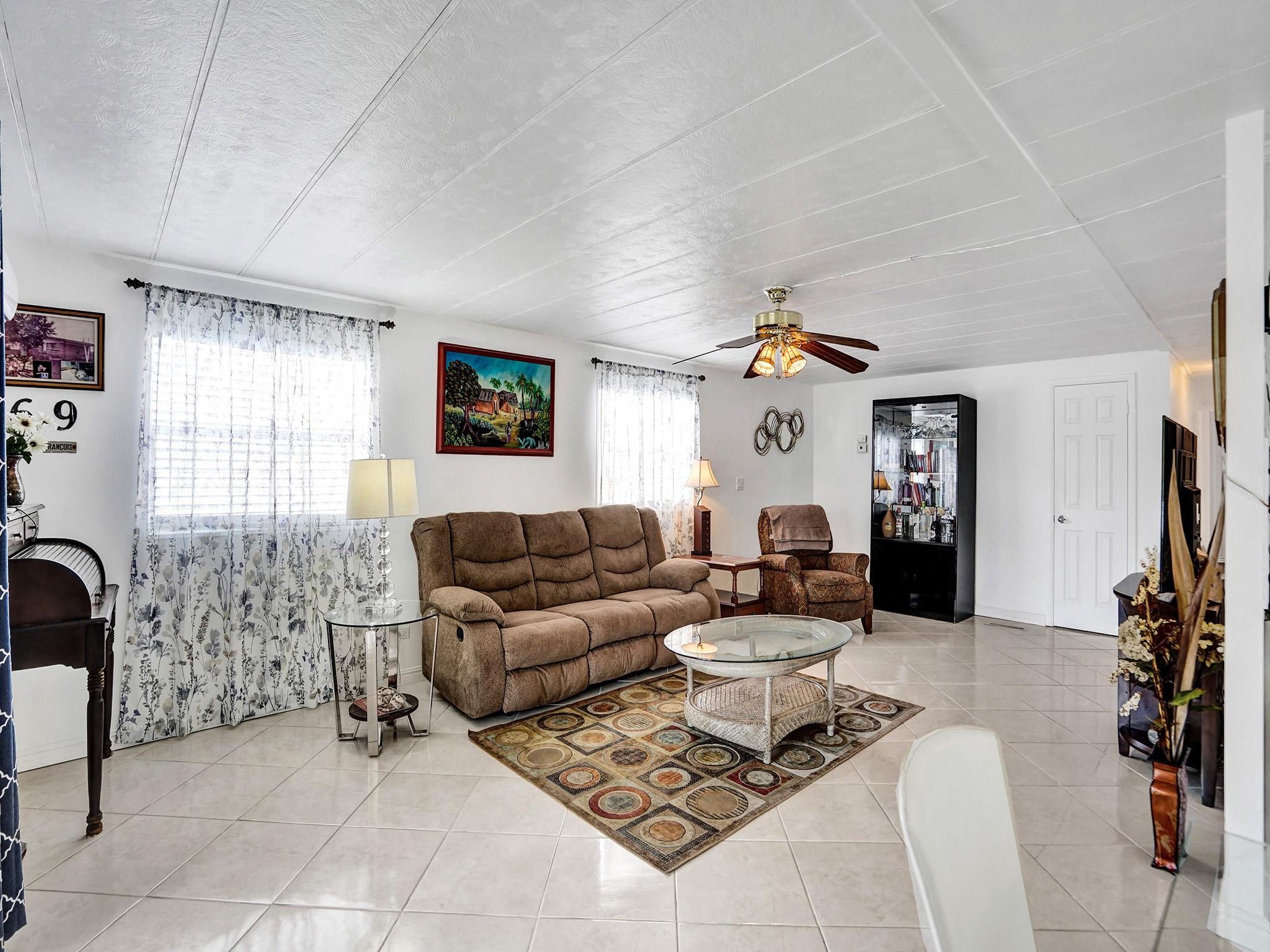 RAVENSWOOD ESTATES & MARI - Residential