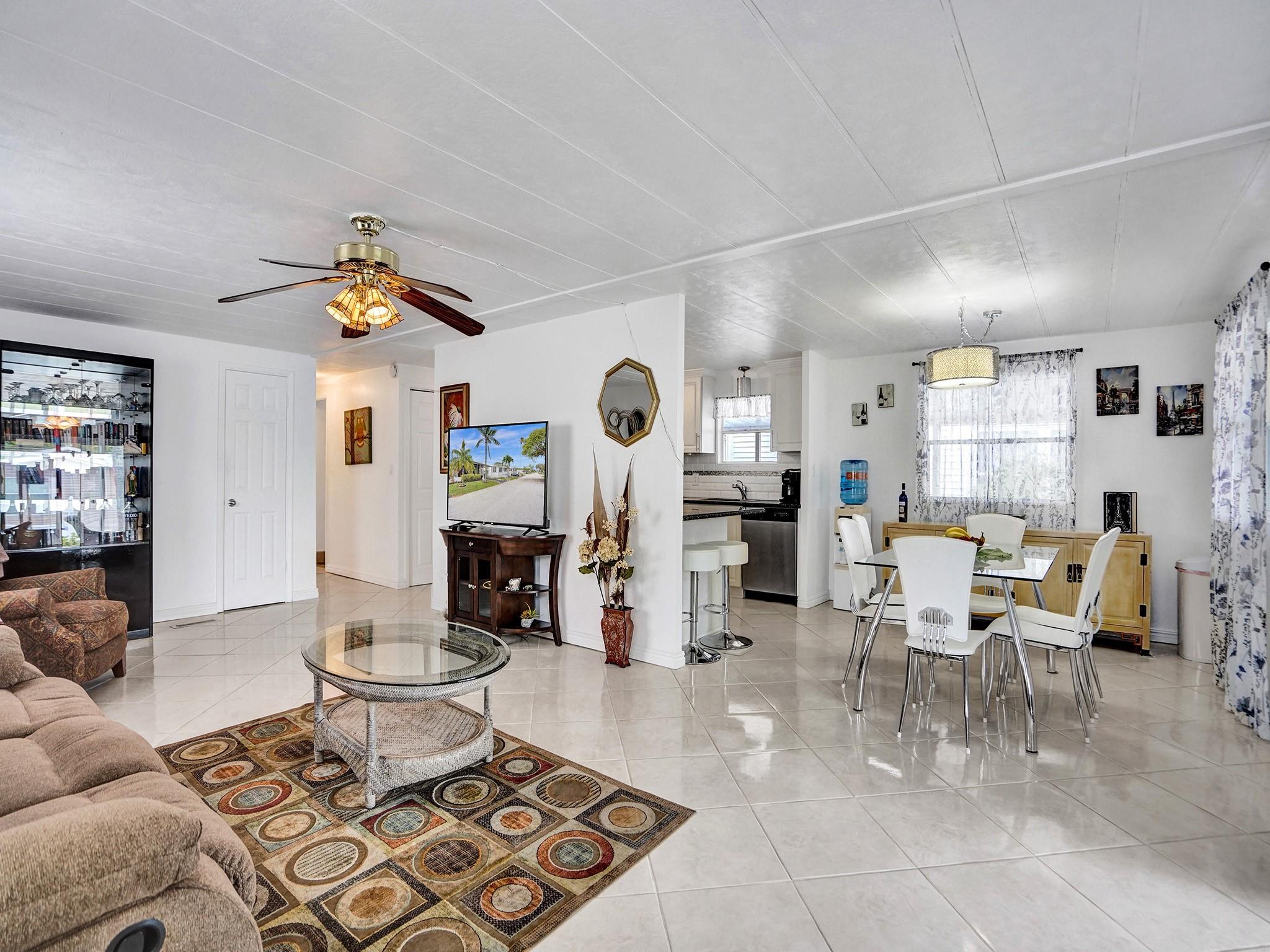 RAVENSWOOD ESTATES & MARI - Residential