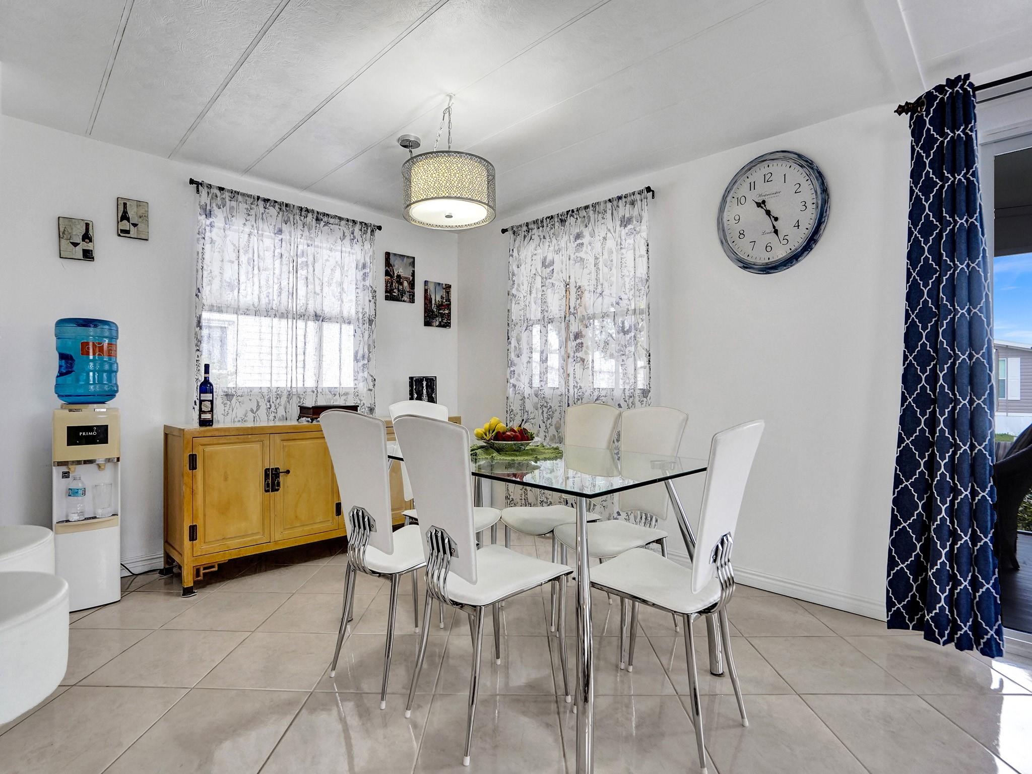 RAVENSWOOD ESTATES & MARI - Residential