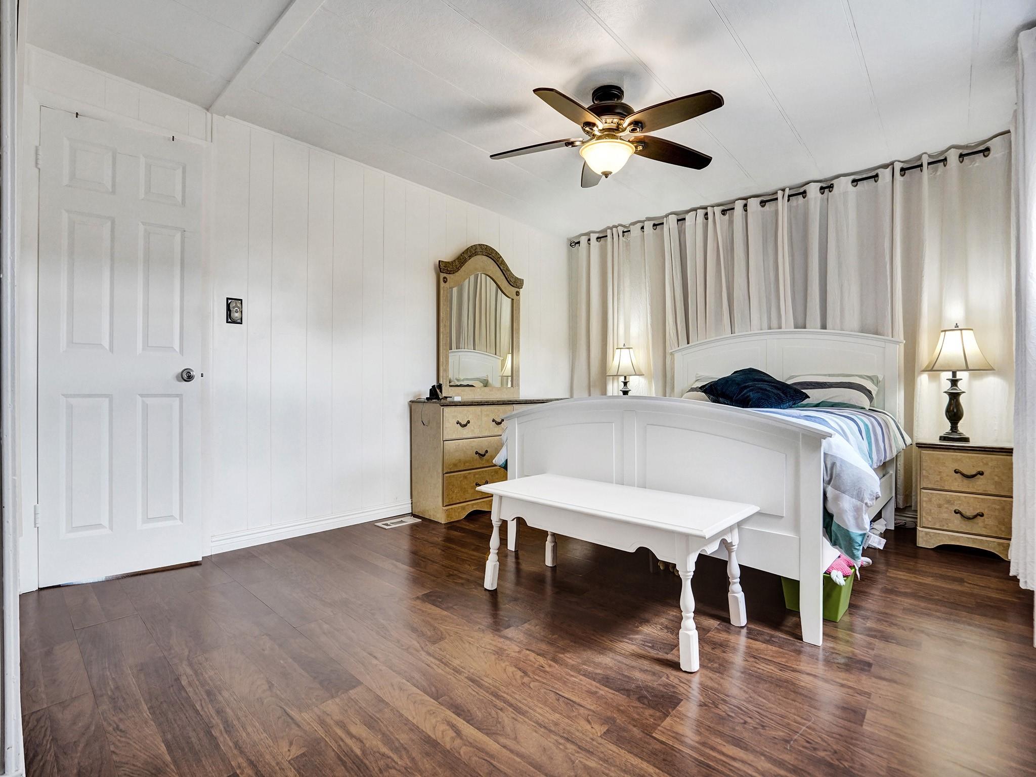 RAVENSWOOD ESTATES & MARI - Residential