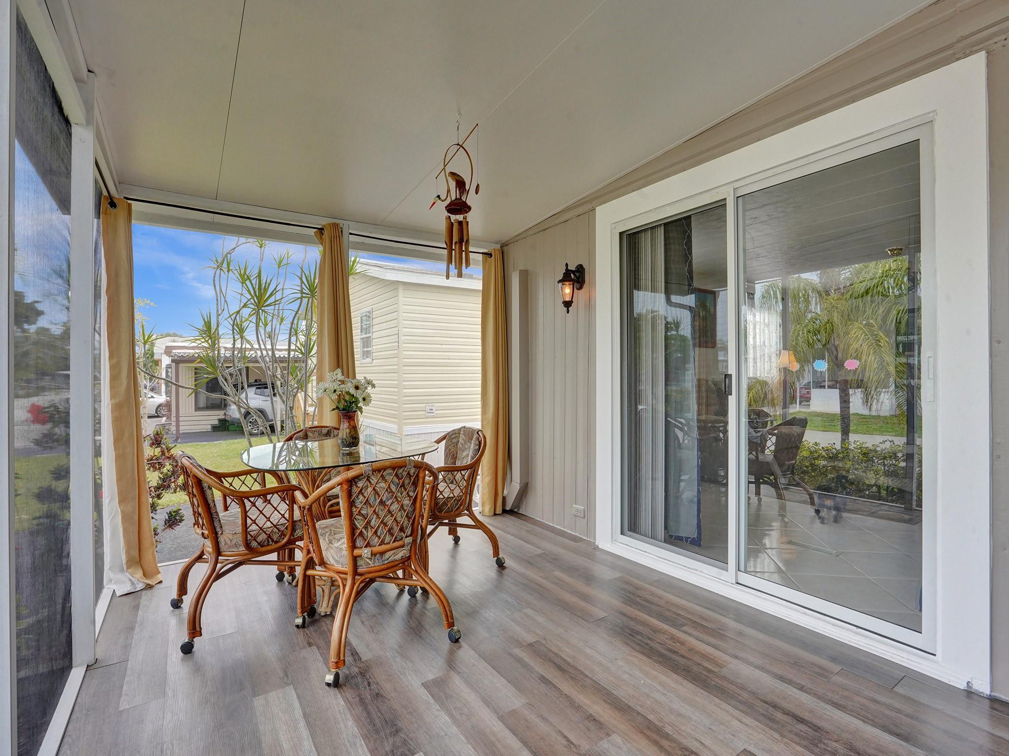 RAVENSWOOD ESTATES & MARI - Residential