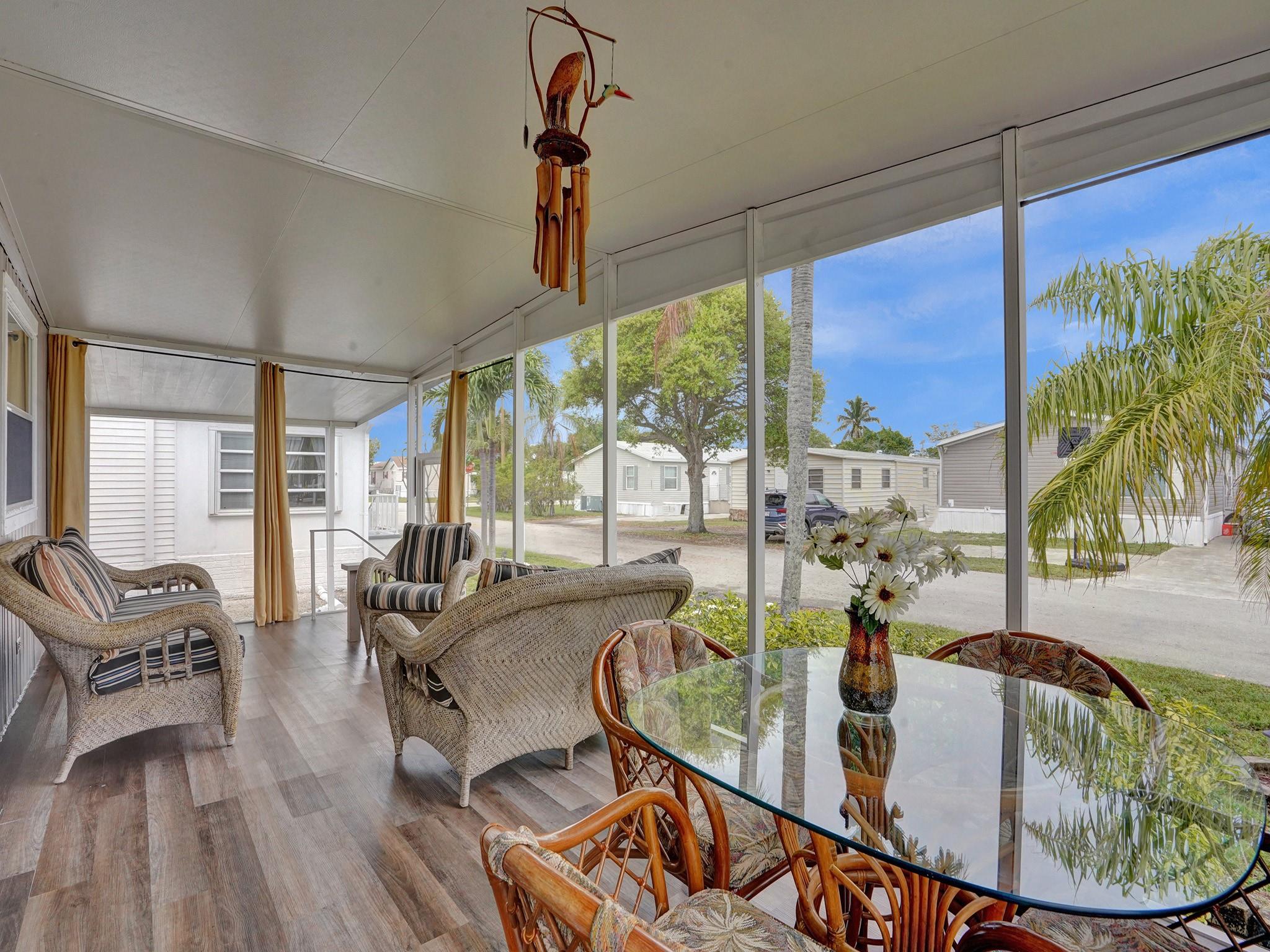 RAVENSWOOD ESTATES & MARI - Residential
