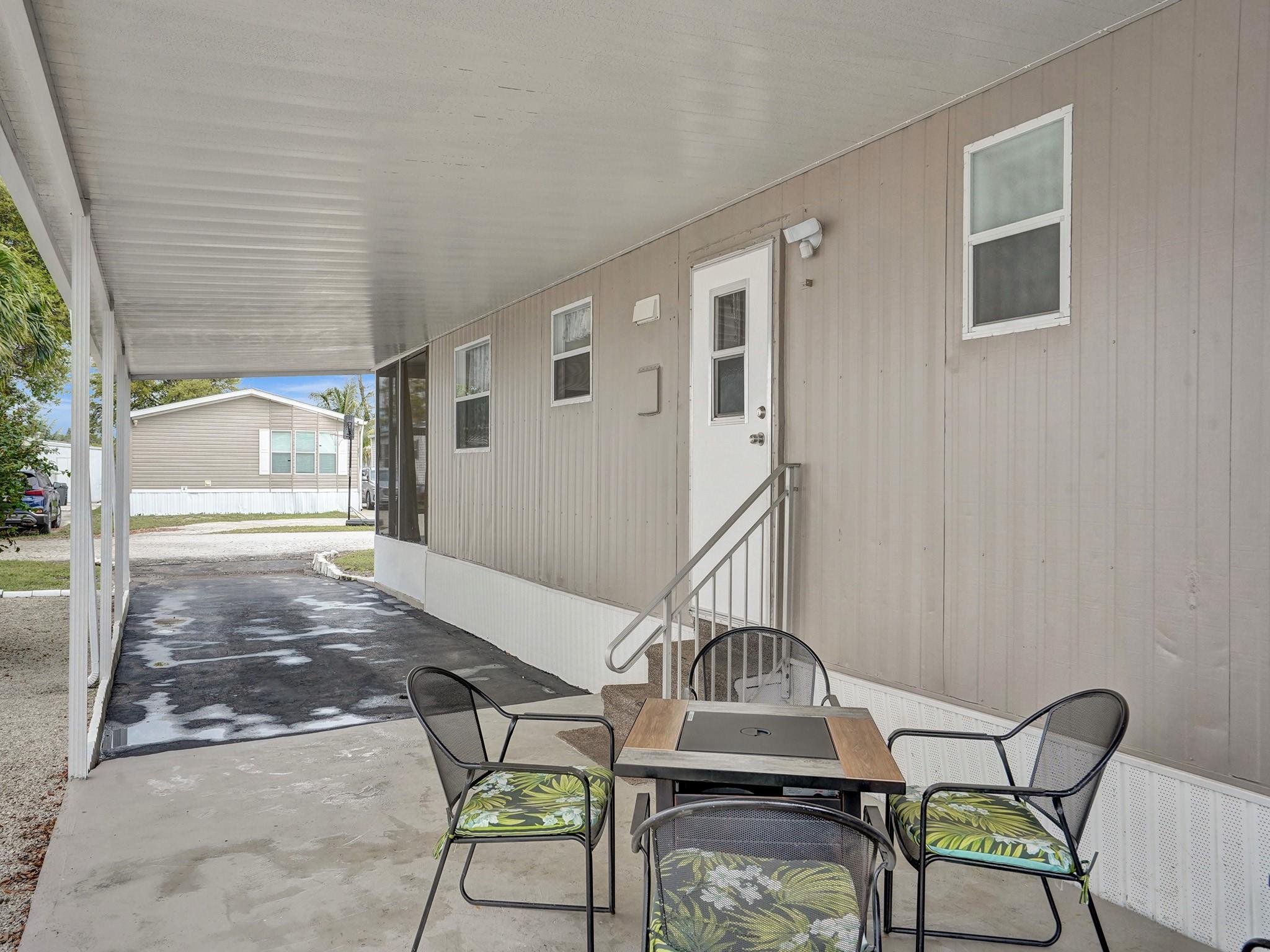 RAVENSWOOD ESTATES & MARI - Residential