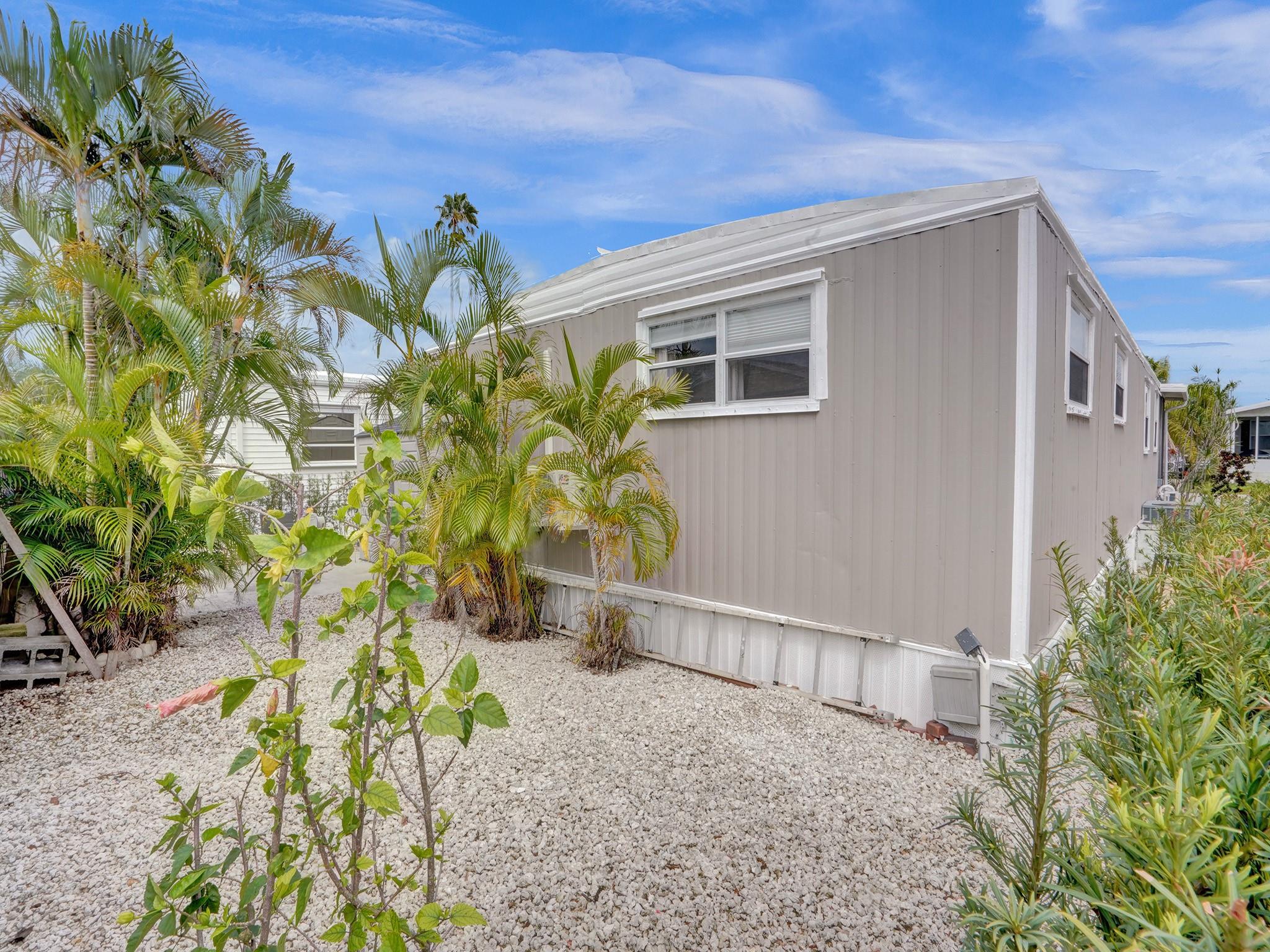 RAVENSWOOD ESTATES & MARI - Residential