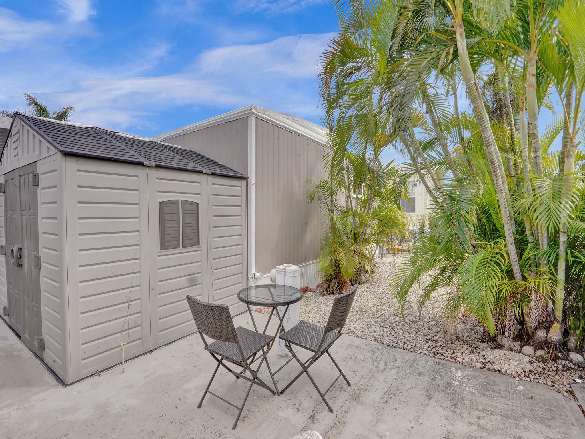 RAVENSWOOD ESTATES & MARI - Residential