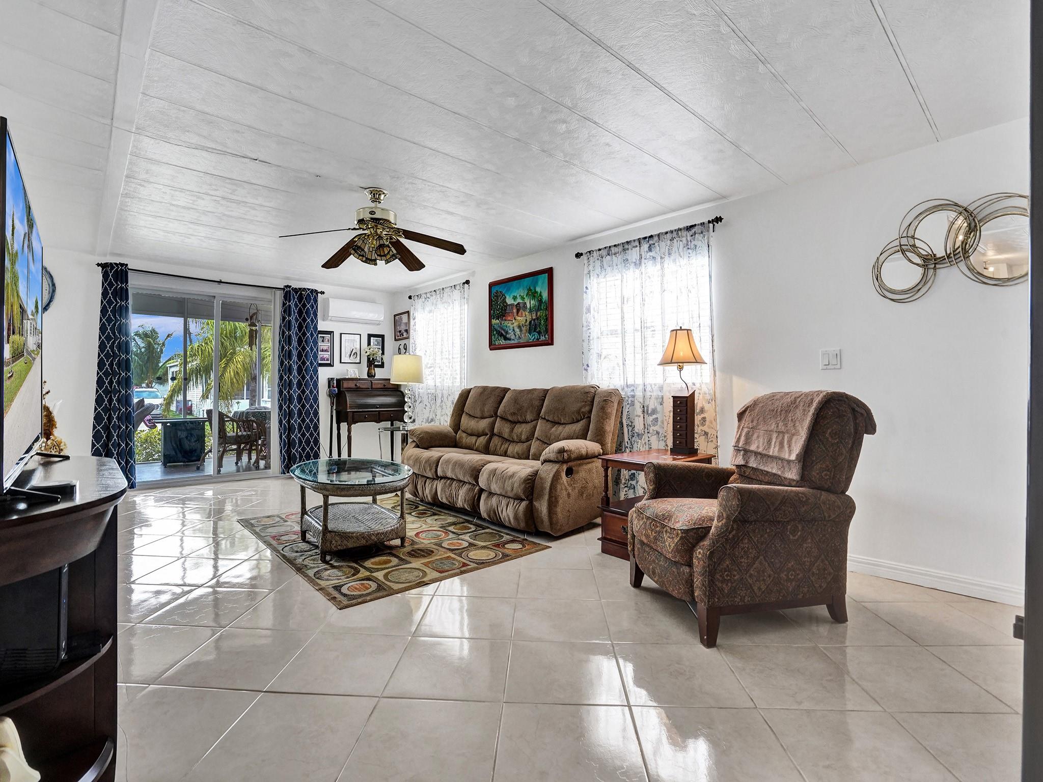 RAVENSWOOD ESTATES & MARI - Residential