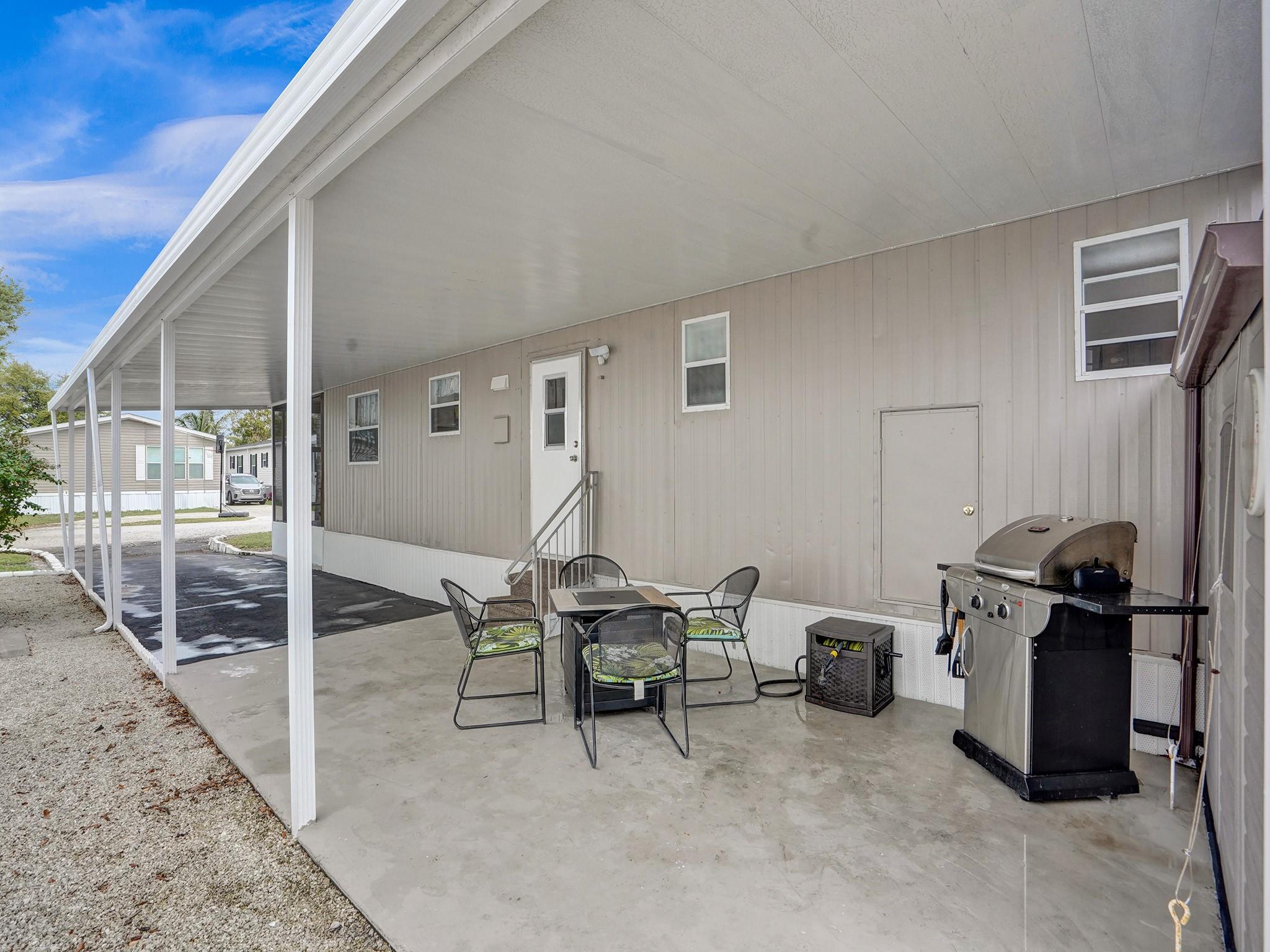 RAVENSWOOD ESTATES & MARI - Residential