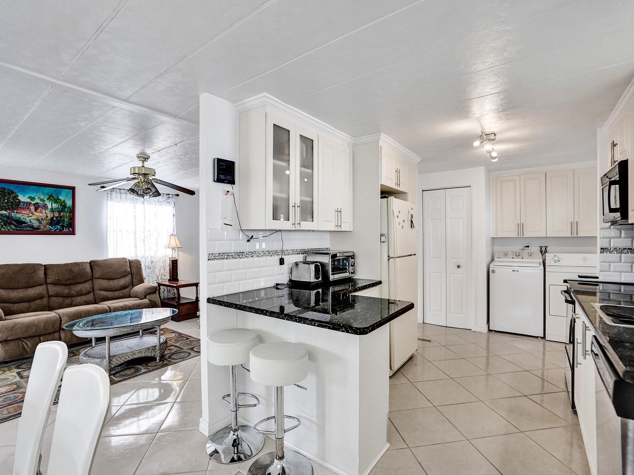 RAVENSWOOD ESTATES & MARI - Residential