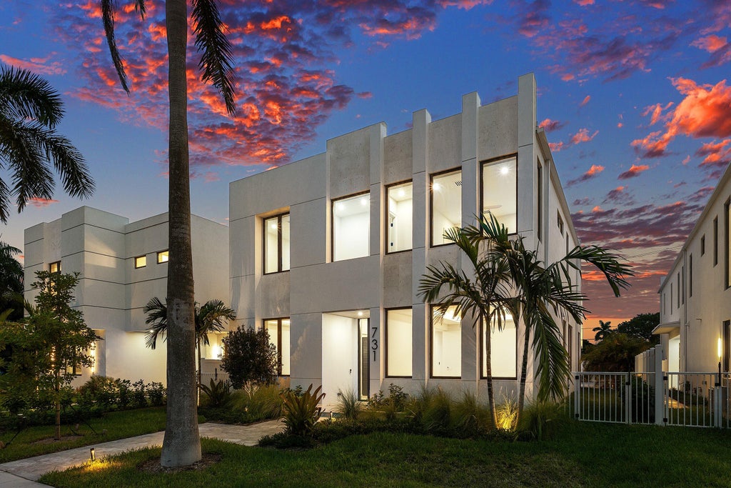 Photo of 731 SE 4th Avenue, Delray Beach, FL 33483 (MLS # B26090714)