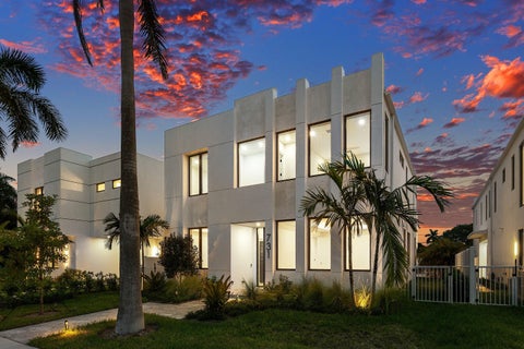 Photo of 731 SE 4th Avenue, Delray Beach, FL 33483 (MLS # B26090714)