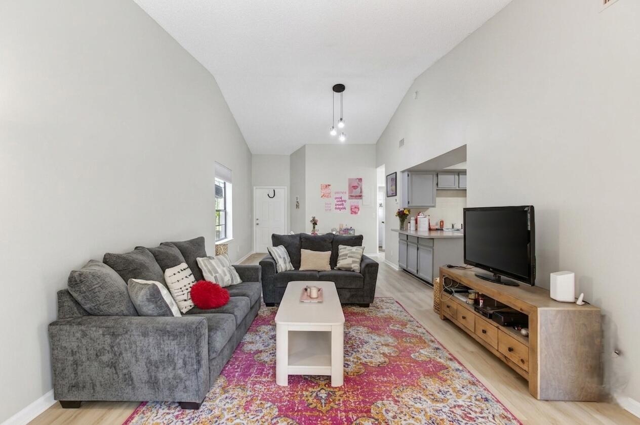 LAKE WINDWOOD CONDO - Residential