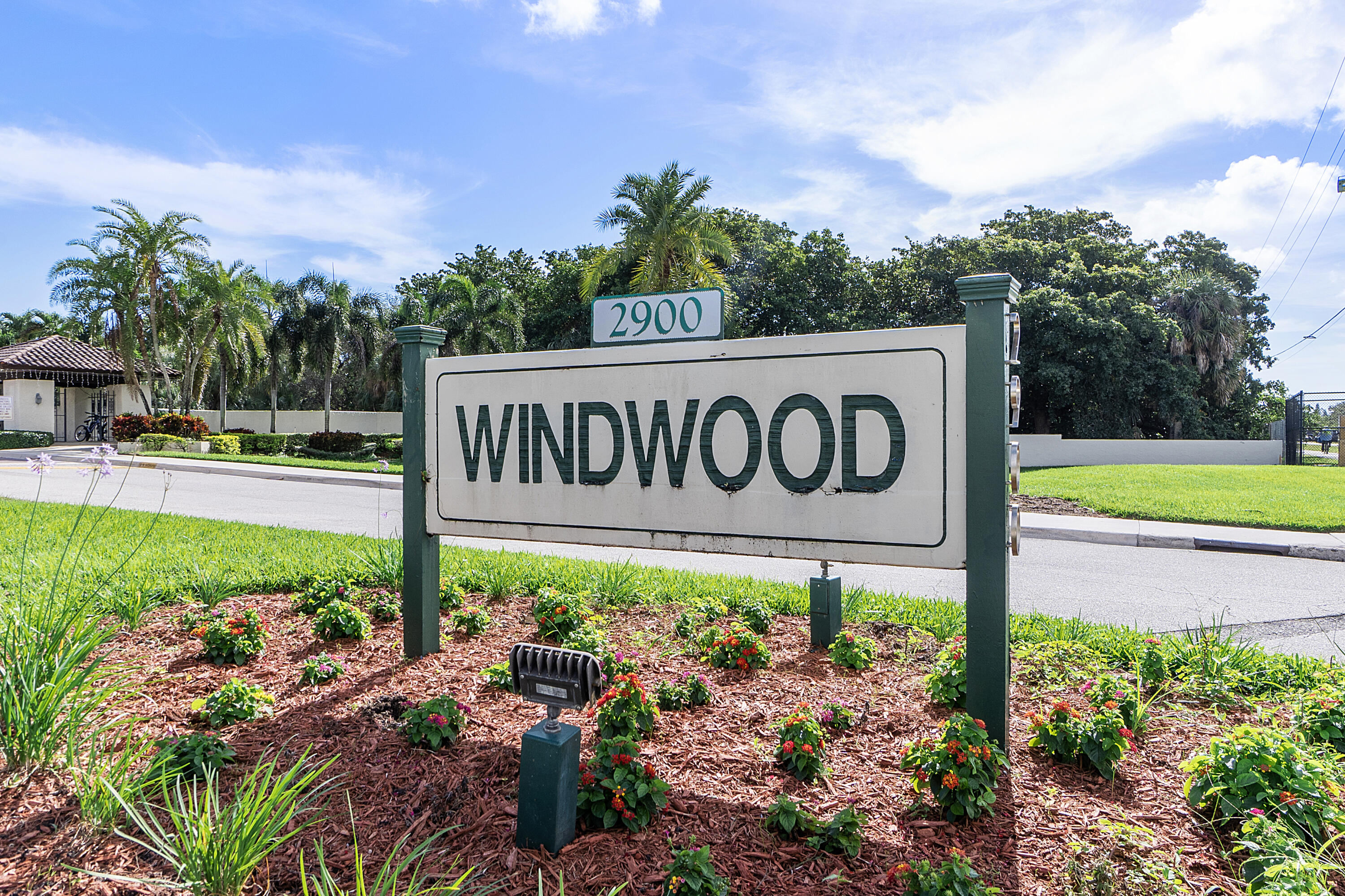 LAKE WINDWOOD CONDO - Residential