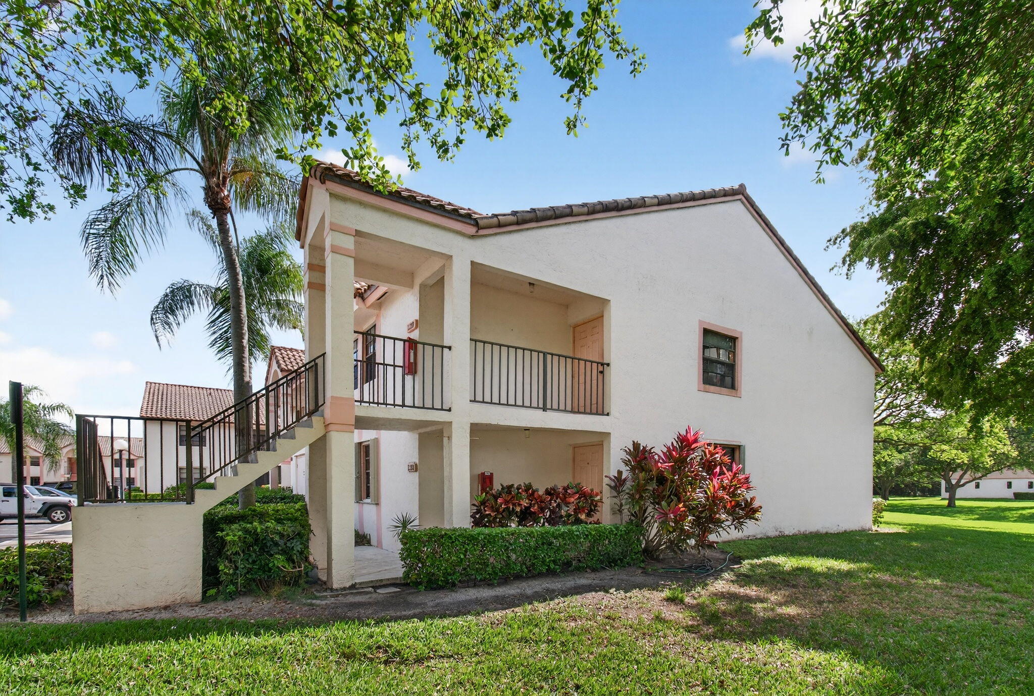 LAKE WINDWOOD CONDO - Residential