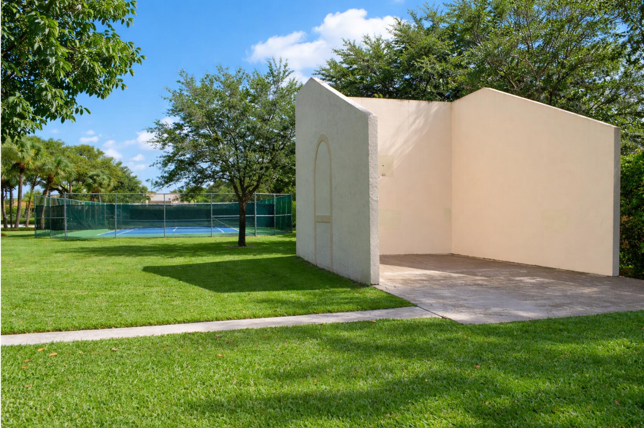 LAKE WINDWOOD CONDO - Residential