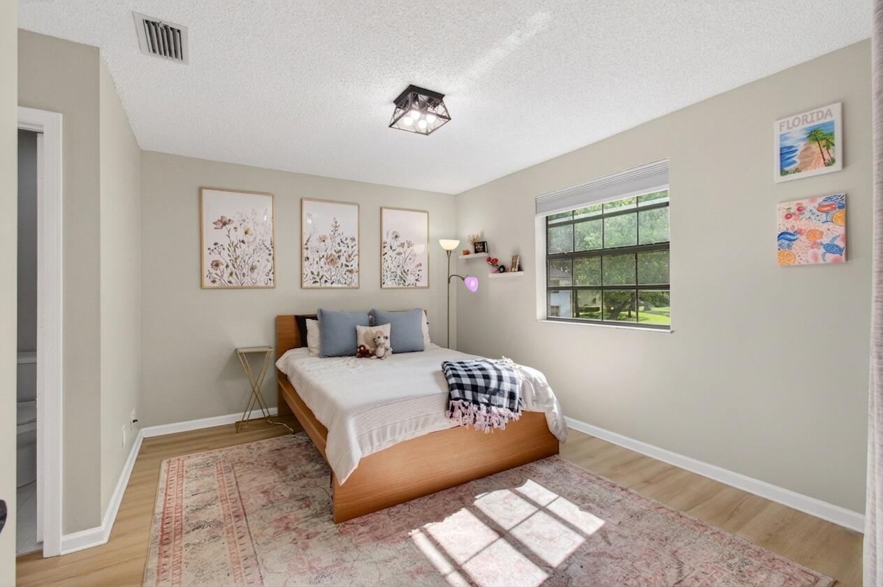 LAKE WINDWOOD CONDO - Residential