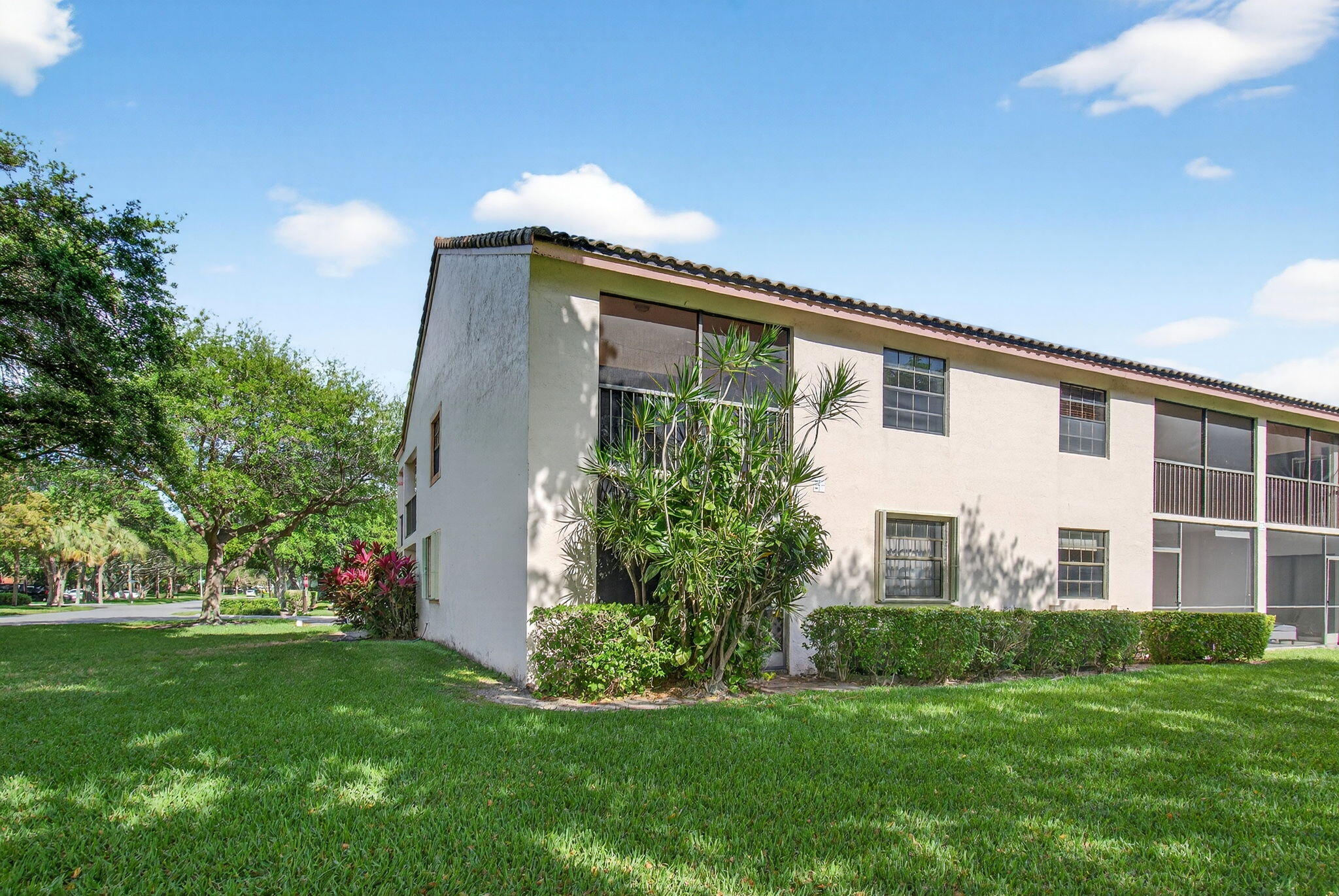 LAKE WINDWOOD CONDO - Residential