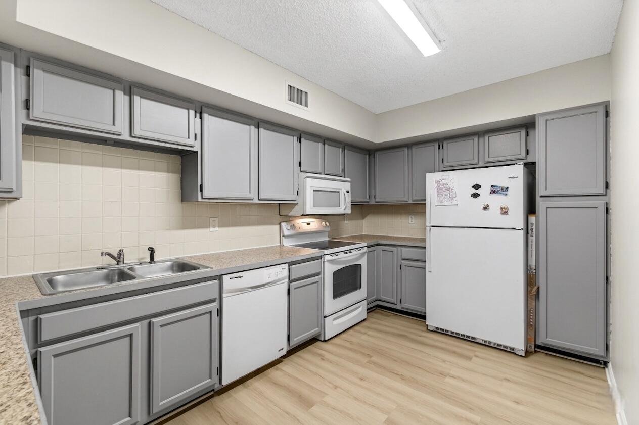 LAKE WINDWOOD CONDO - Residential