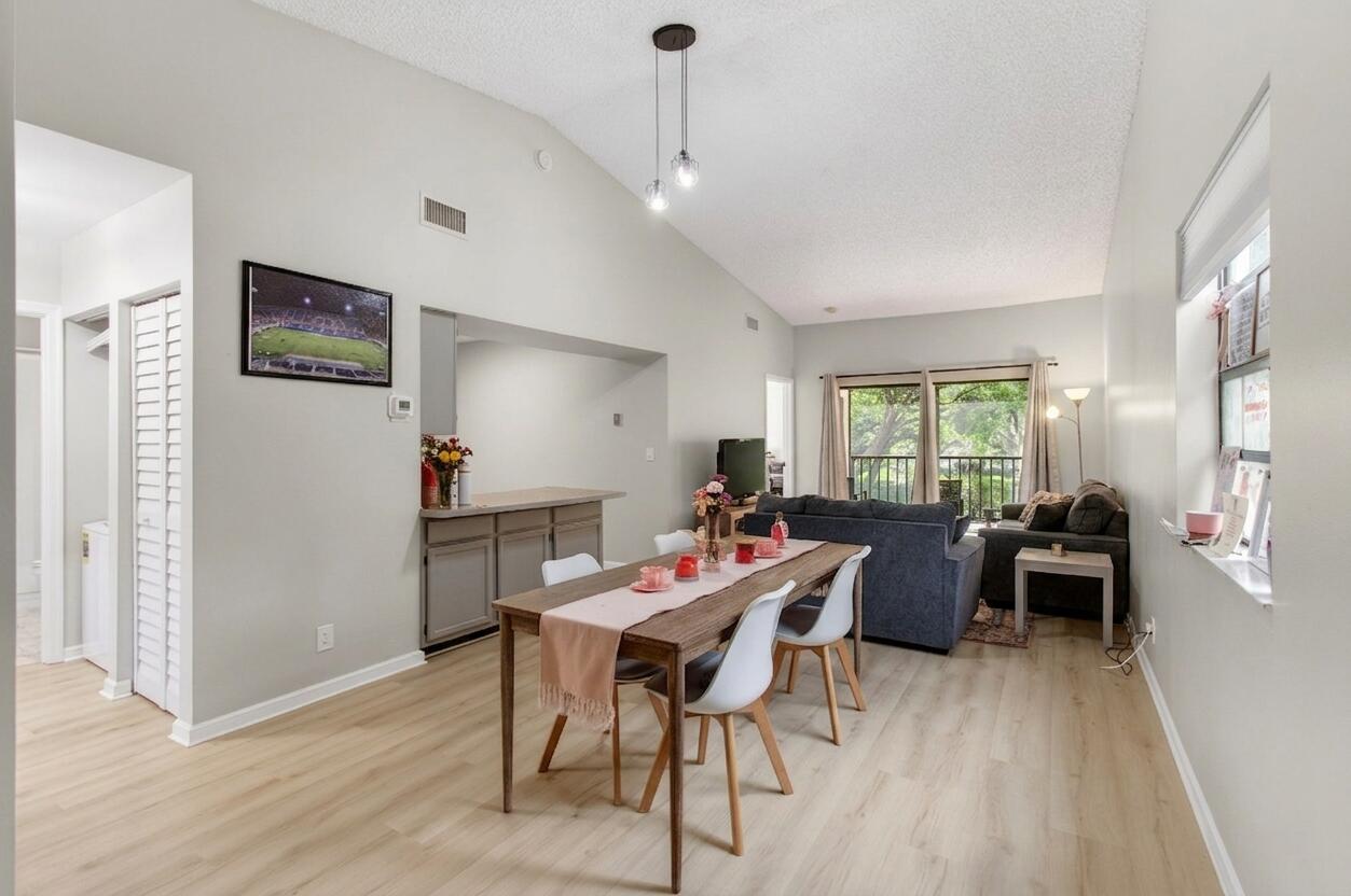 LAKE WINDWOOD CONDO - Residential