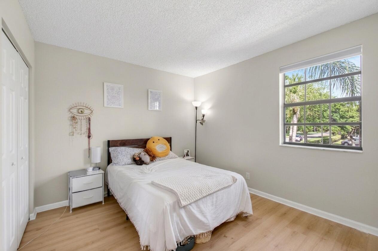 LAKE WINDWOOD CONDO - Residential