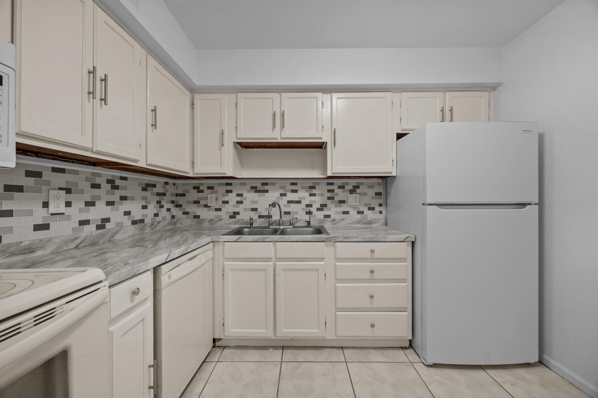 BENT TREE GARDENS WEST CO - Residential Lease