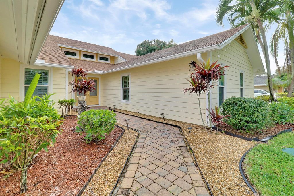 Photo of 939 NE Juniper Place, Jensen Beach, FL 34957 (MLS # R11067943)