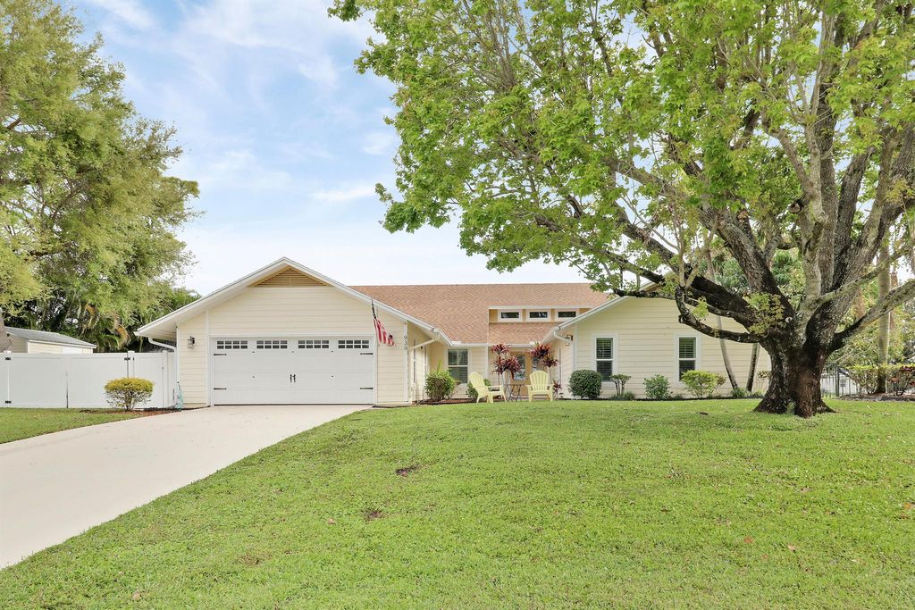 Photo of 939 NE Juniper Place, Jensen Beach, FL 34957 (MLS # R11067943)