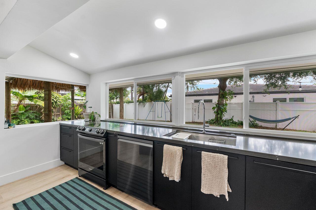 701 SE 5th Court