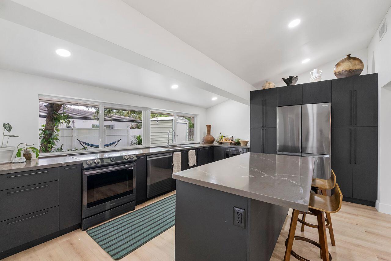 701 SE 5th Court