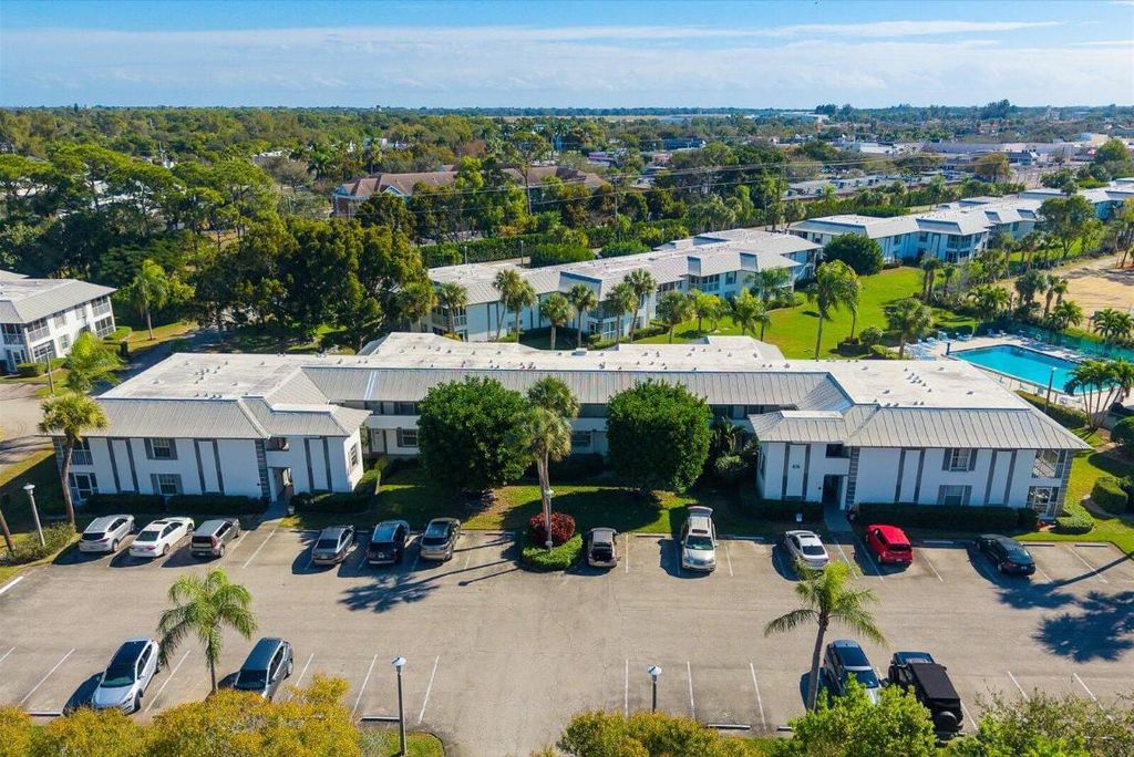 Photo of 806 SE Central Parkway #6, Stuart, FL 34994 (MLS # R11158995)