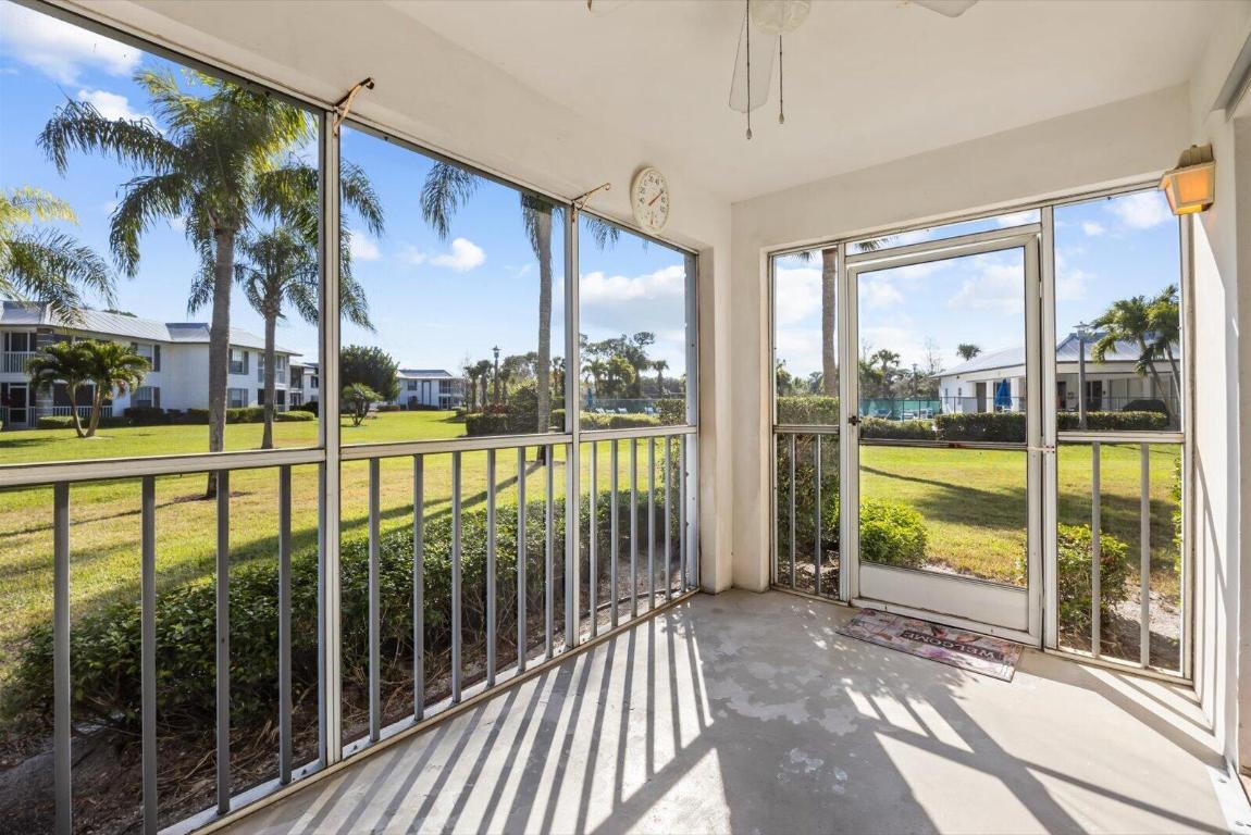 806 SE Central Parkway 6