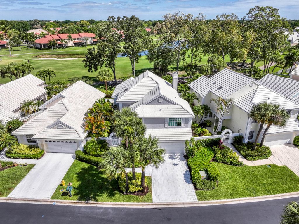 Photo of 16 Windsor Lane, Palm Beach Gardens, FL 33418 (MLS # B26016975)