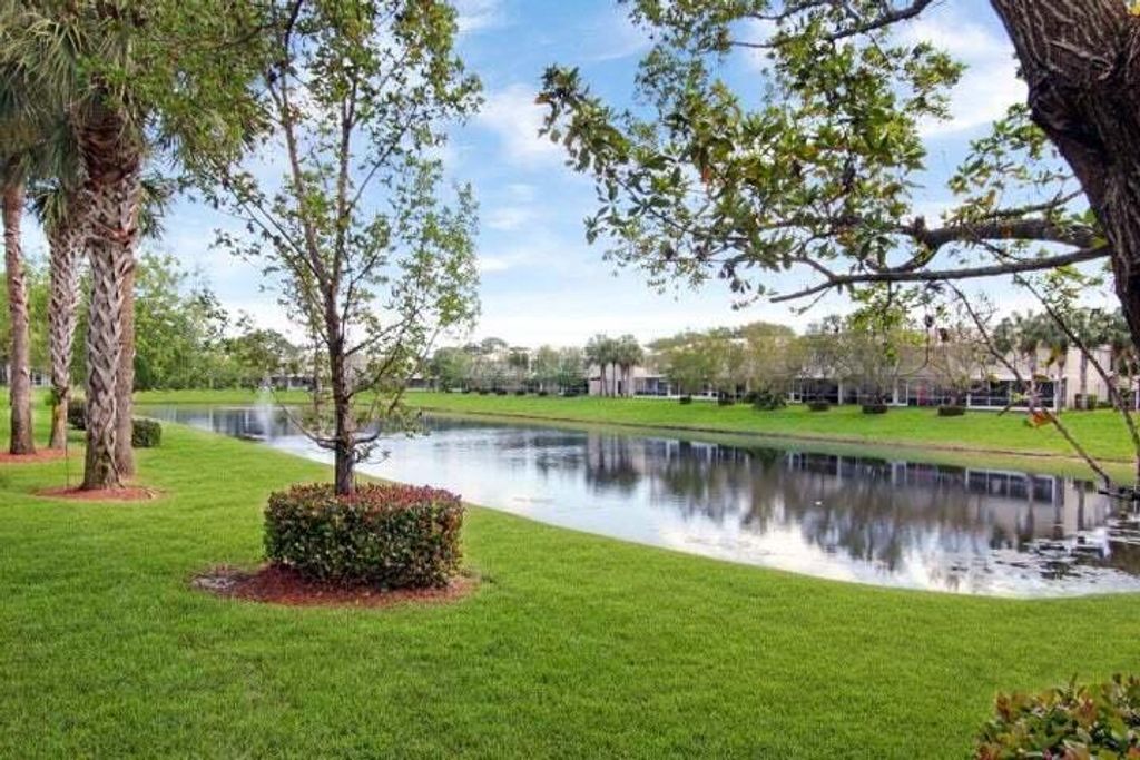 Photo of 148 Fox Meadow Run, Jupiter, FL 33458 (MLS # R11005237)