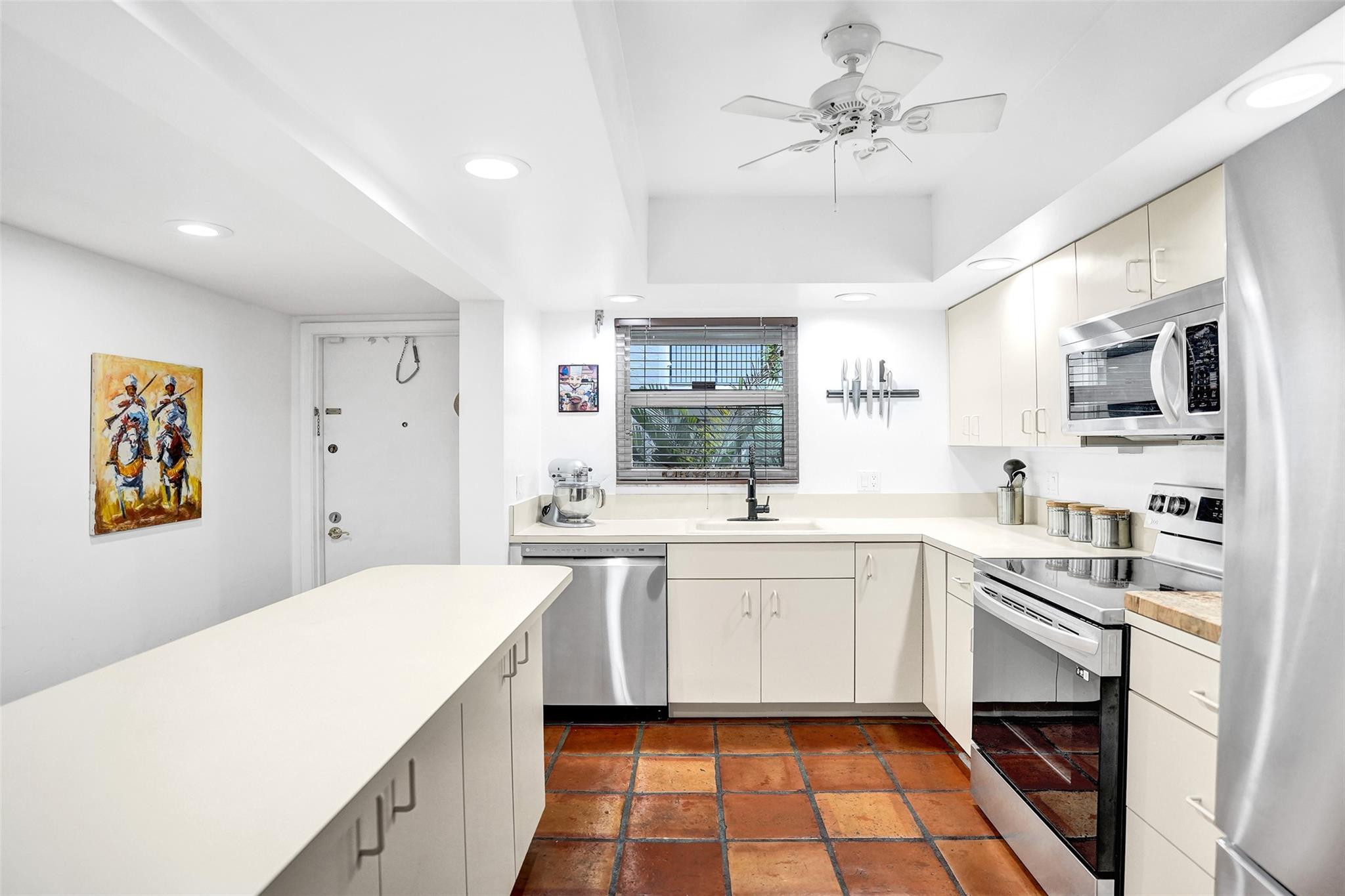 Las Olas Manor - Residential Lease