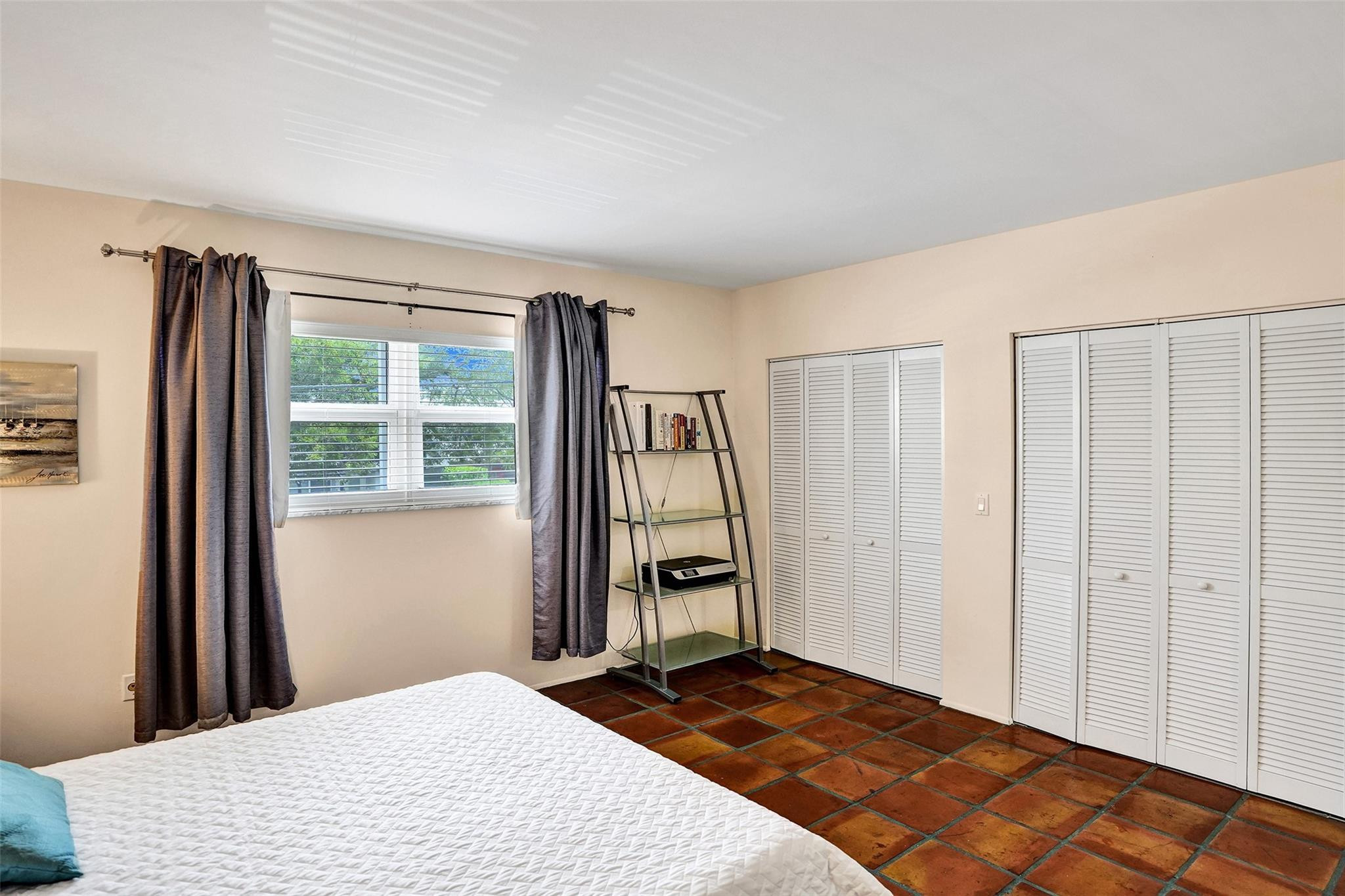 Las Olas Manor - Residential Lease