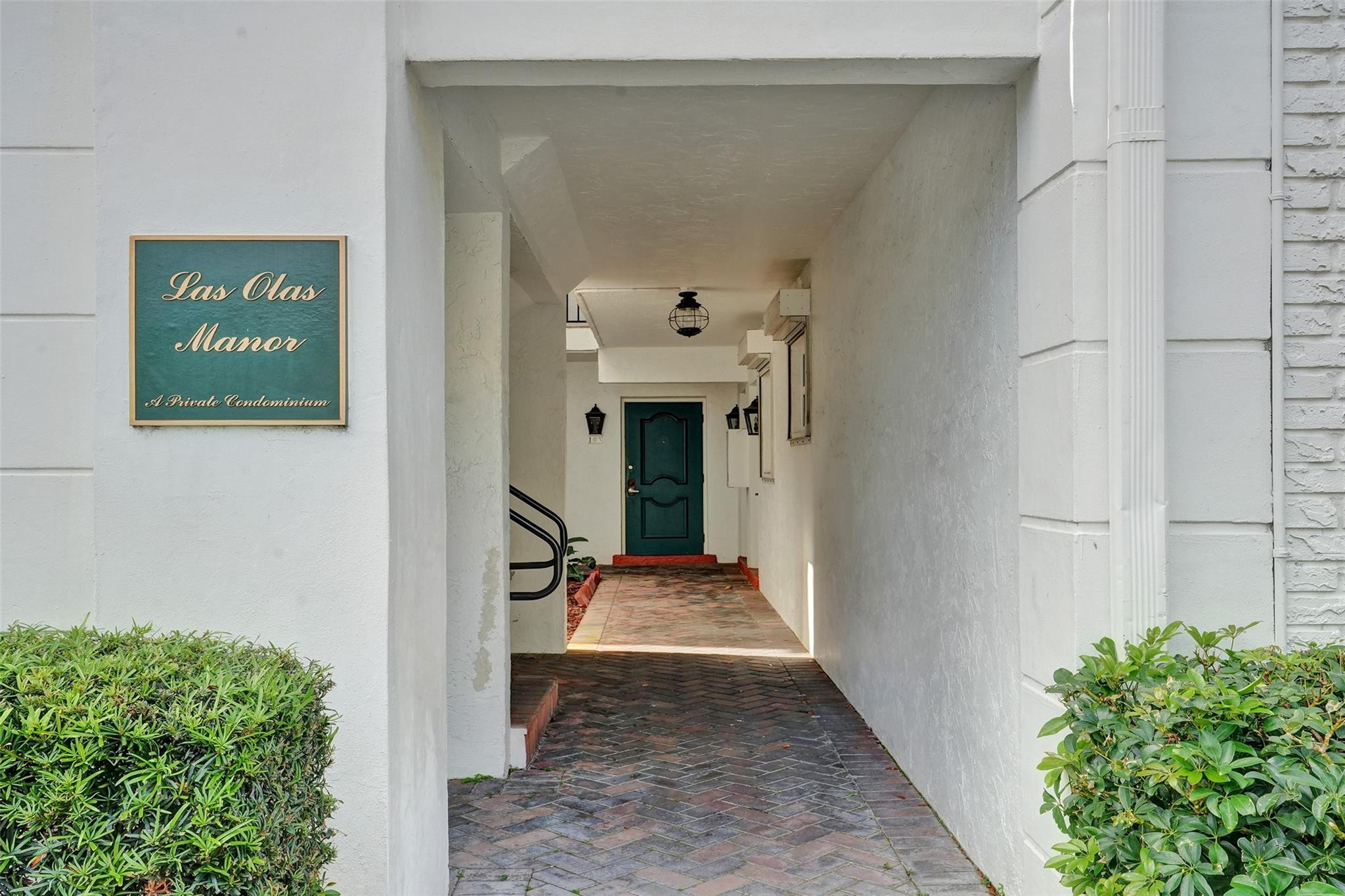 Las Olas Manor - Residential Lease