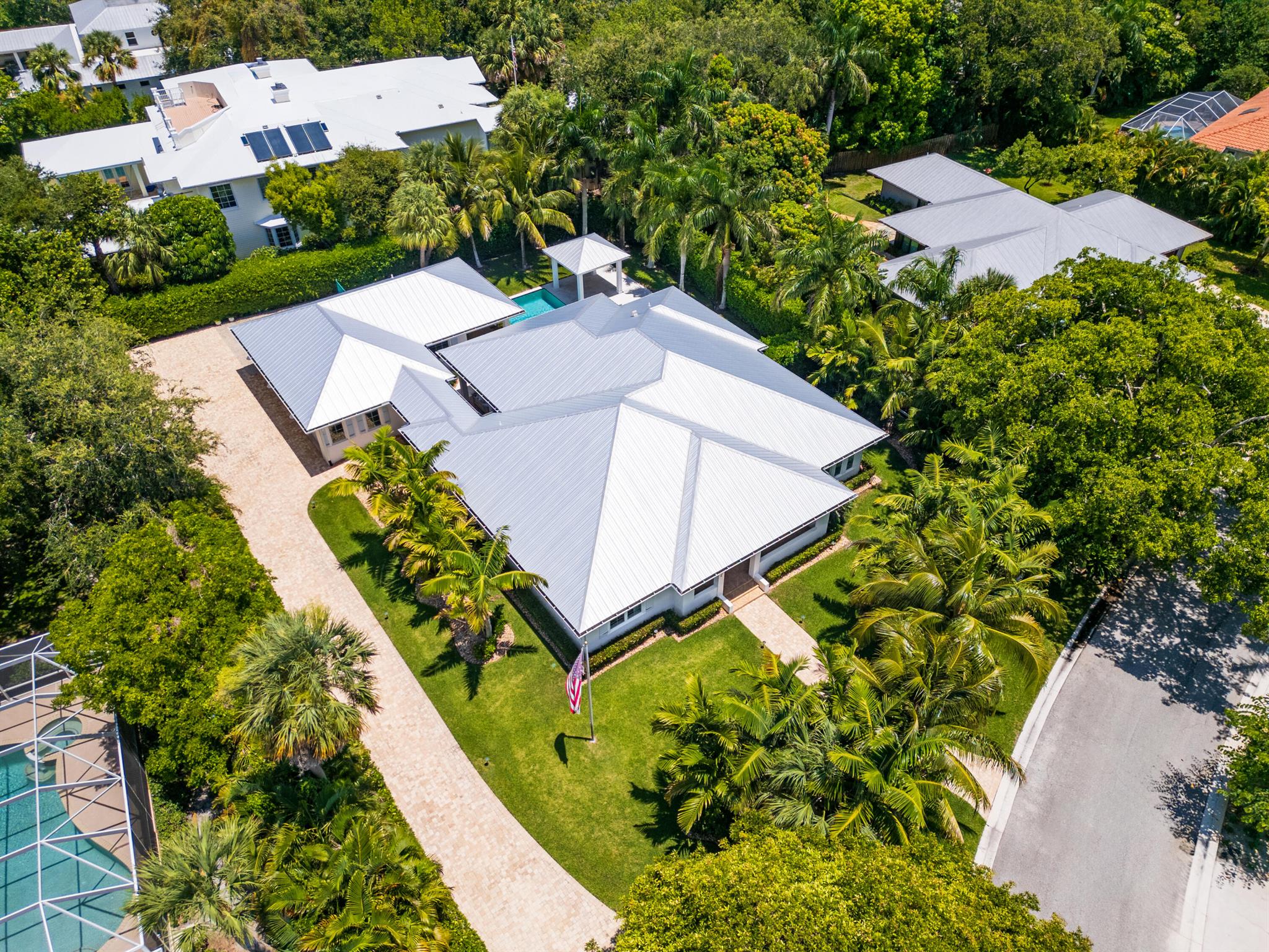 104 Hillcrest Drive, Sewalls Point, FL, 34996/$2,650,000 3 104 Hillcrest Drive