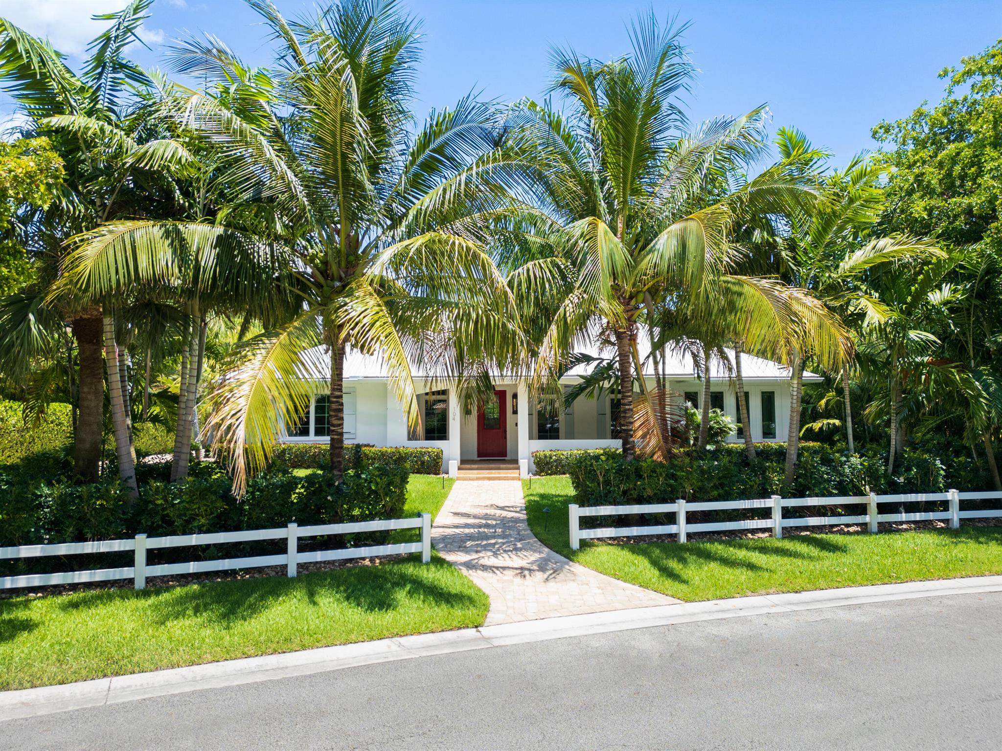 104 Hillcrest Drive, Sewalls Point, FL, 34996/$2,650,000 2 104 Hillcrest Drive