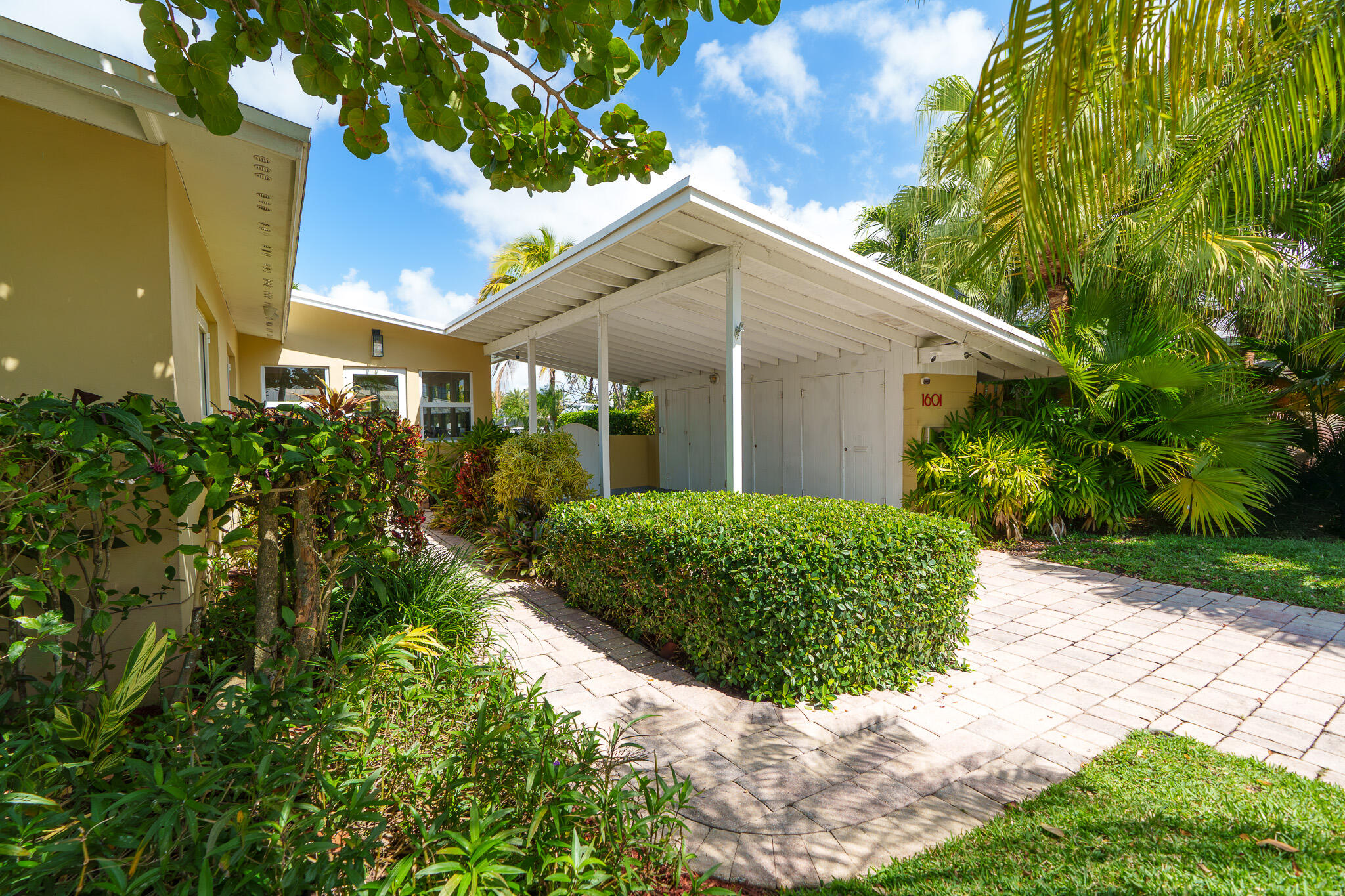 LAUDERDALE HARBORS SEC A RESUB - Residential