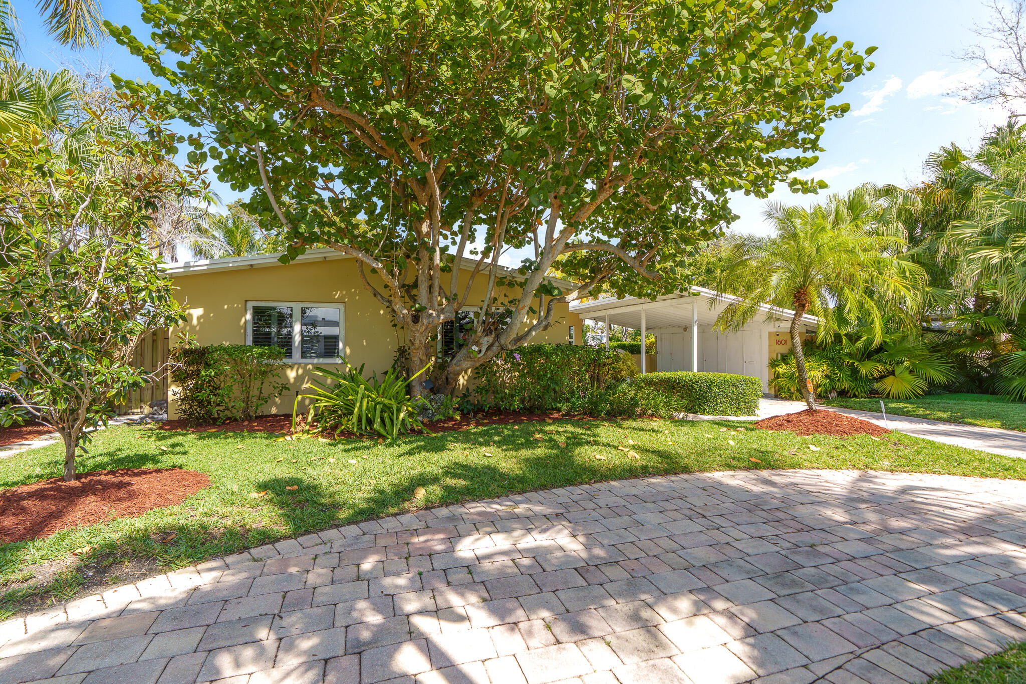 LAUDERDALE HARBORS SEC A RESUB - Residential