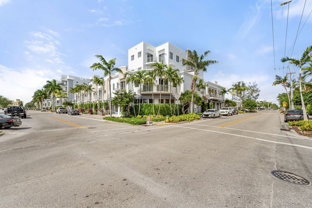 Photo of 111 SE 2nd Street #302, Delray Beach, FL 33444 (MLS # B26033760)