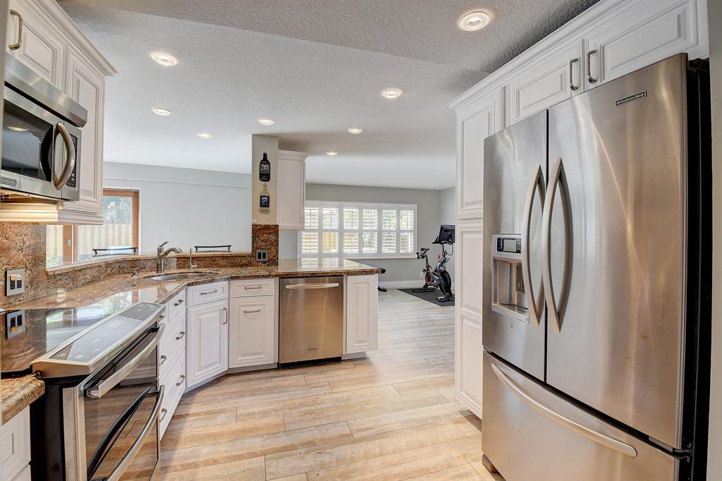 BOCA SQUARE - Residential