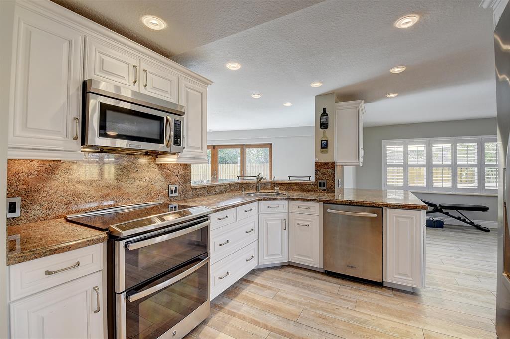 BOCA SQUARE - Residential