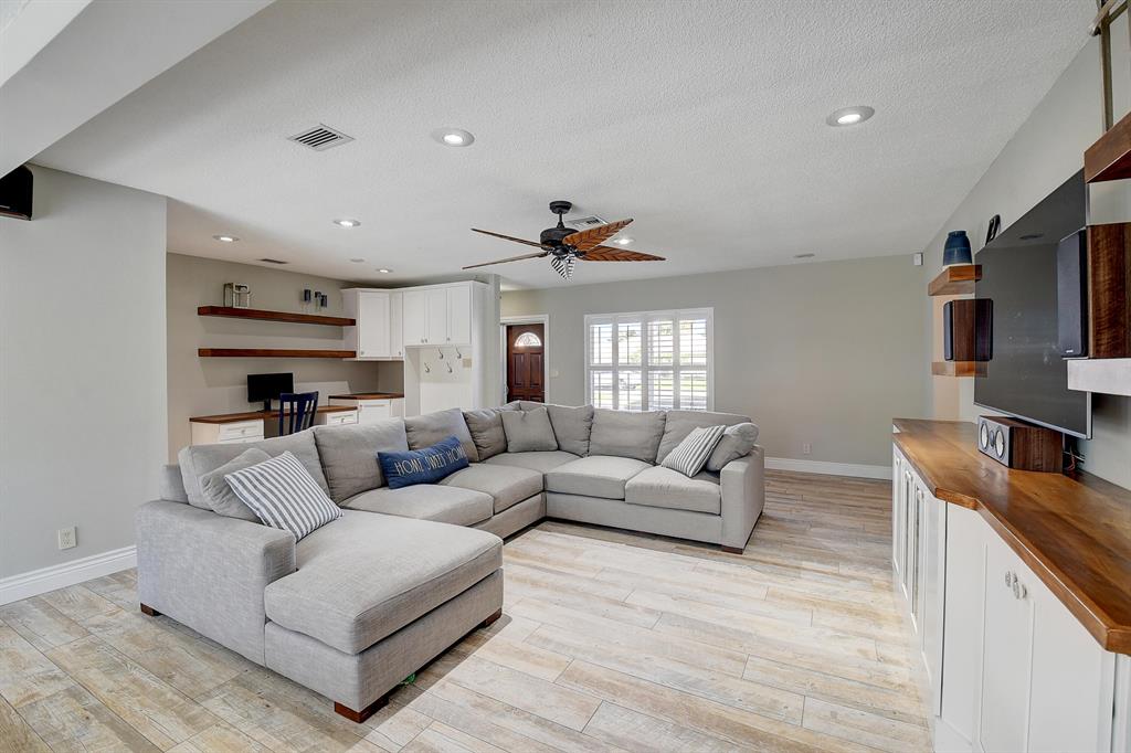 BOCA SQUARE - Residential